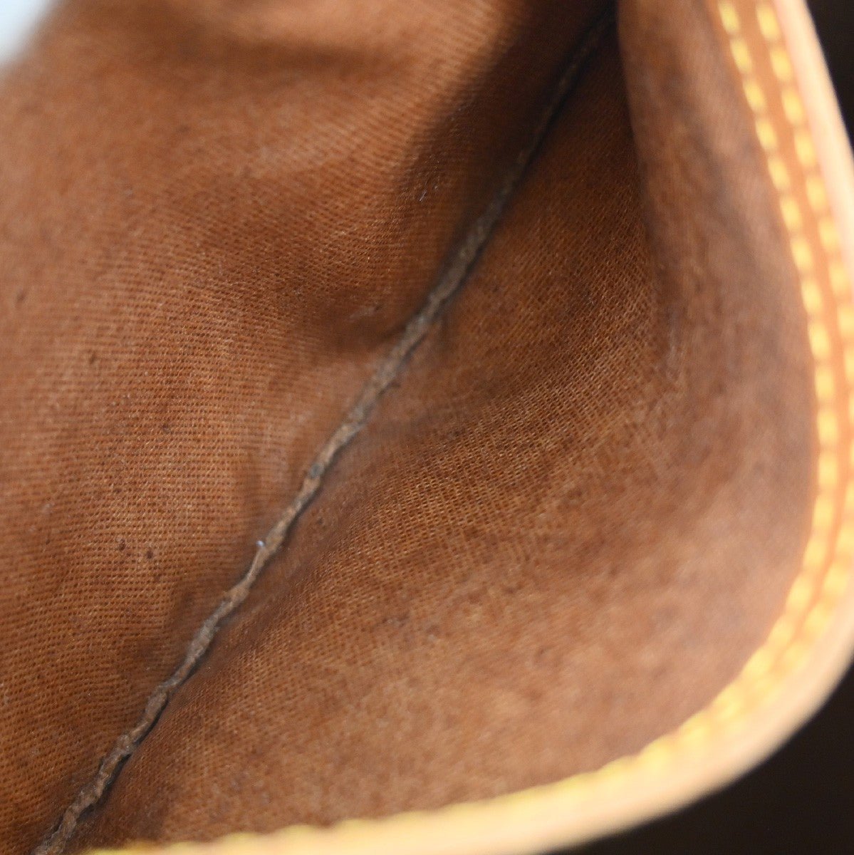 Louis Vuitton Speedy Handbag - Brandsamsara