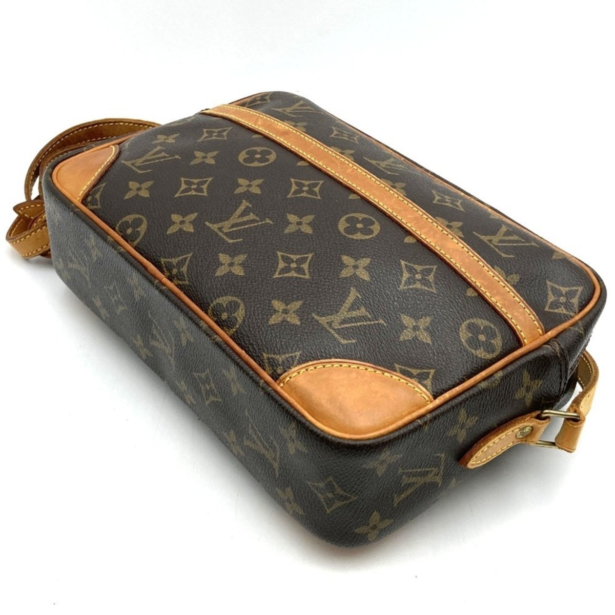 Louis Vuitton Trocadéro - Brandsamsara