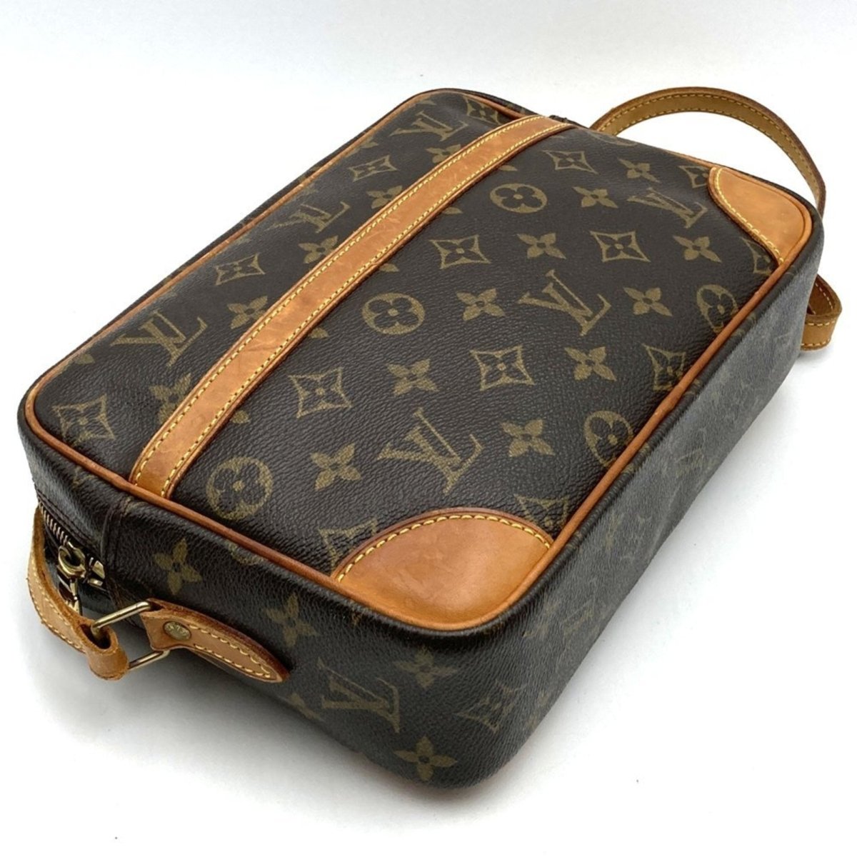 Louis Vuitton Trocadéro - Brandsamsara