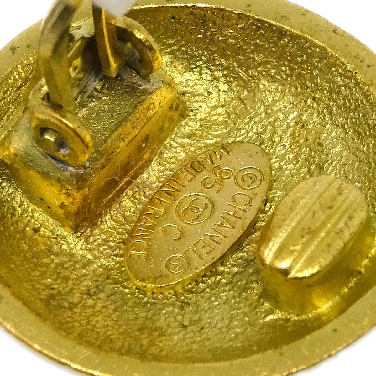 Chanel Vintage CC Round Clip-On Earrings Metal, GOLD, GOLD_PLATED, Earrings
