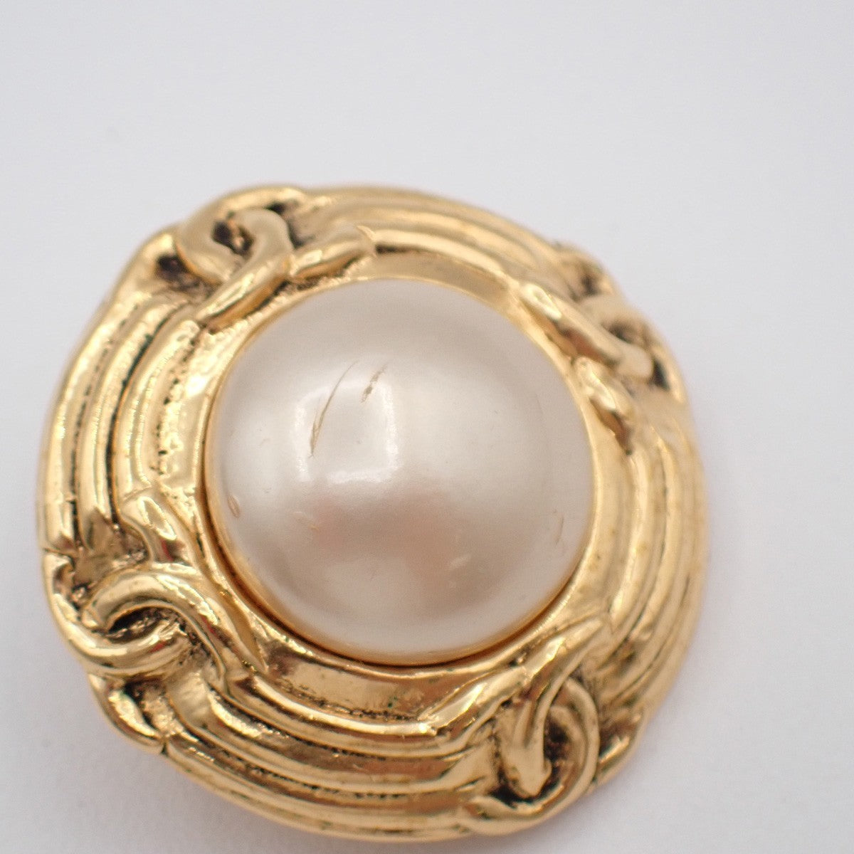 Chanel Vintage Round Clip-On Earrings Metal with Faux Pearl, GOLD, GOLD_PLATED, Earrings