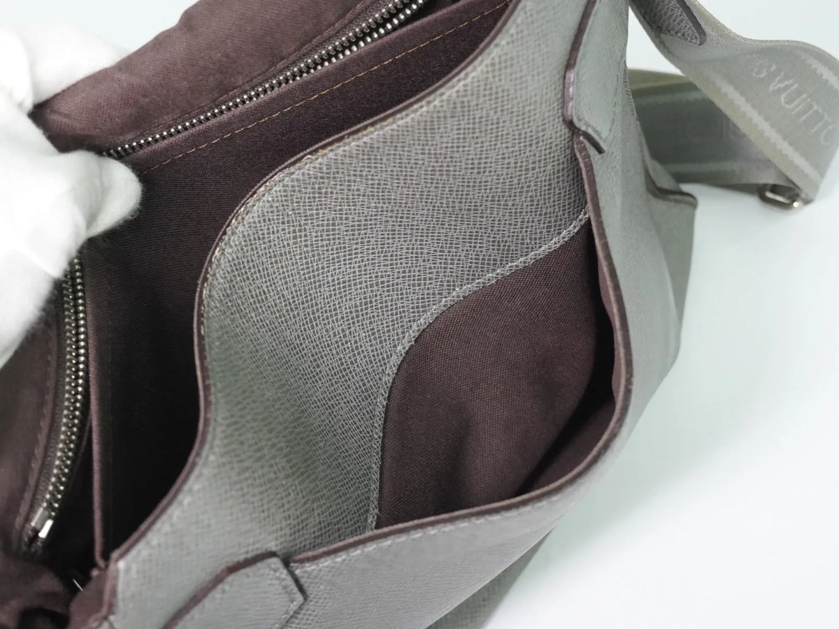 Louis Vuitton Roman Taiga Leather, Gray, Leather, Shoulder Bag