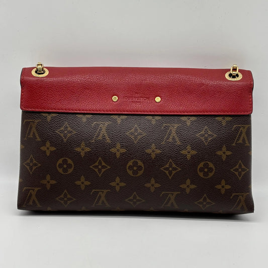 Louis Vuitton Pallas Chain Shoulder Monogram Canvas and Calfskin, Brown, Canvas, Clutch