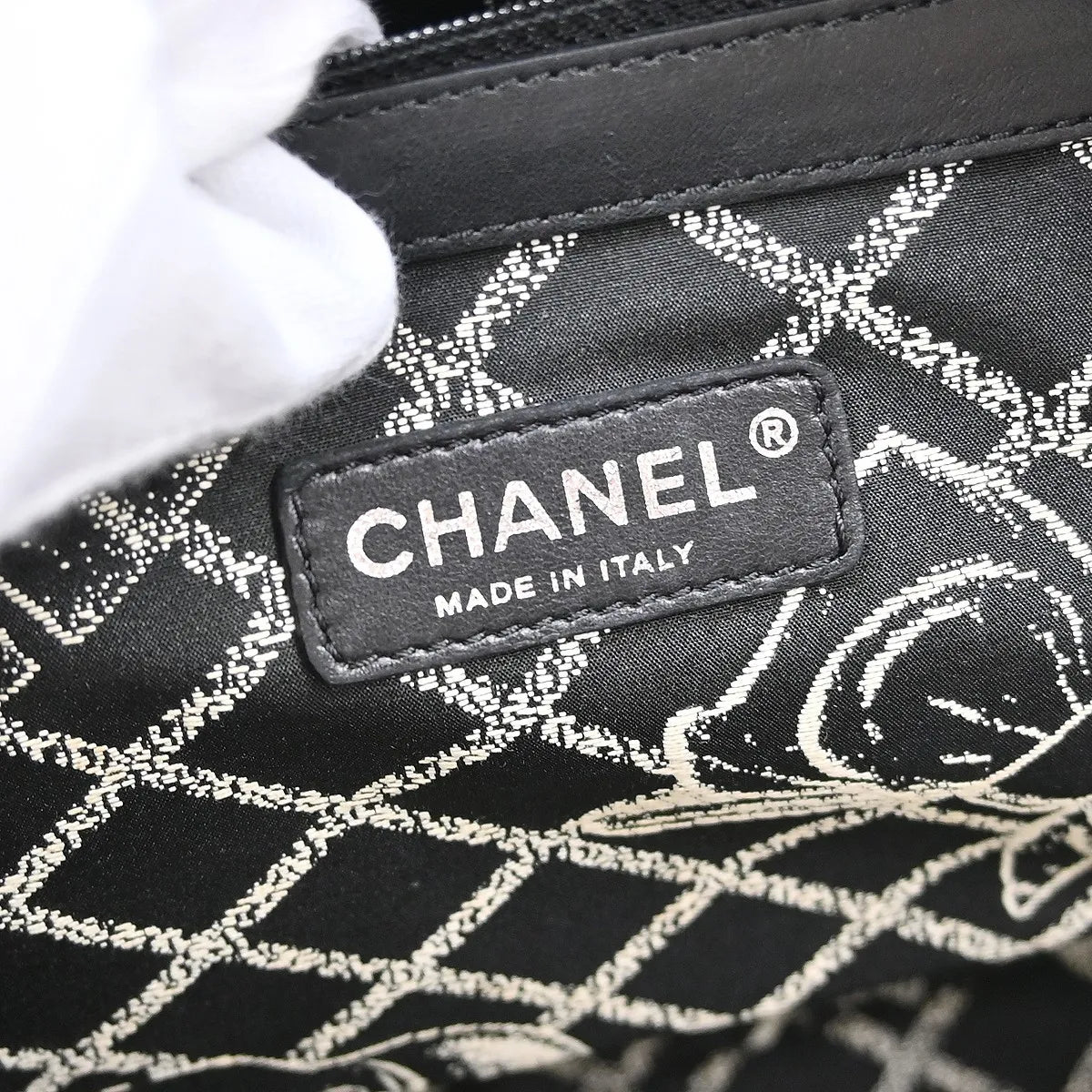 Chanel Essential 31 Rue Cambon Shopping Tote Leather, Black, Leather, Shoulder Bag