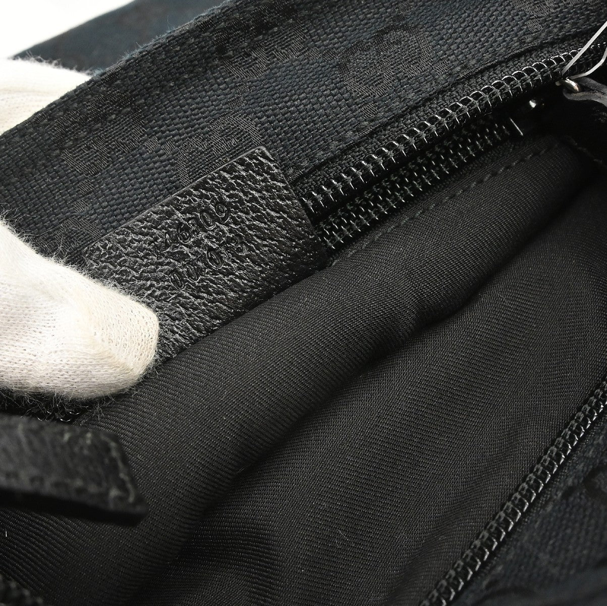 Gucci Web Strap Zip Messenger GG Canvas and leather, Black, Canvas, Shoulder Bag
