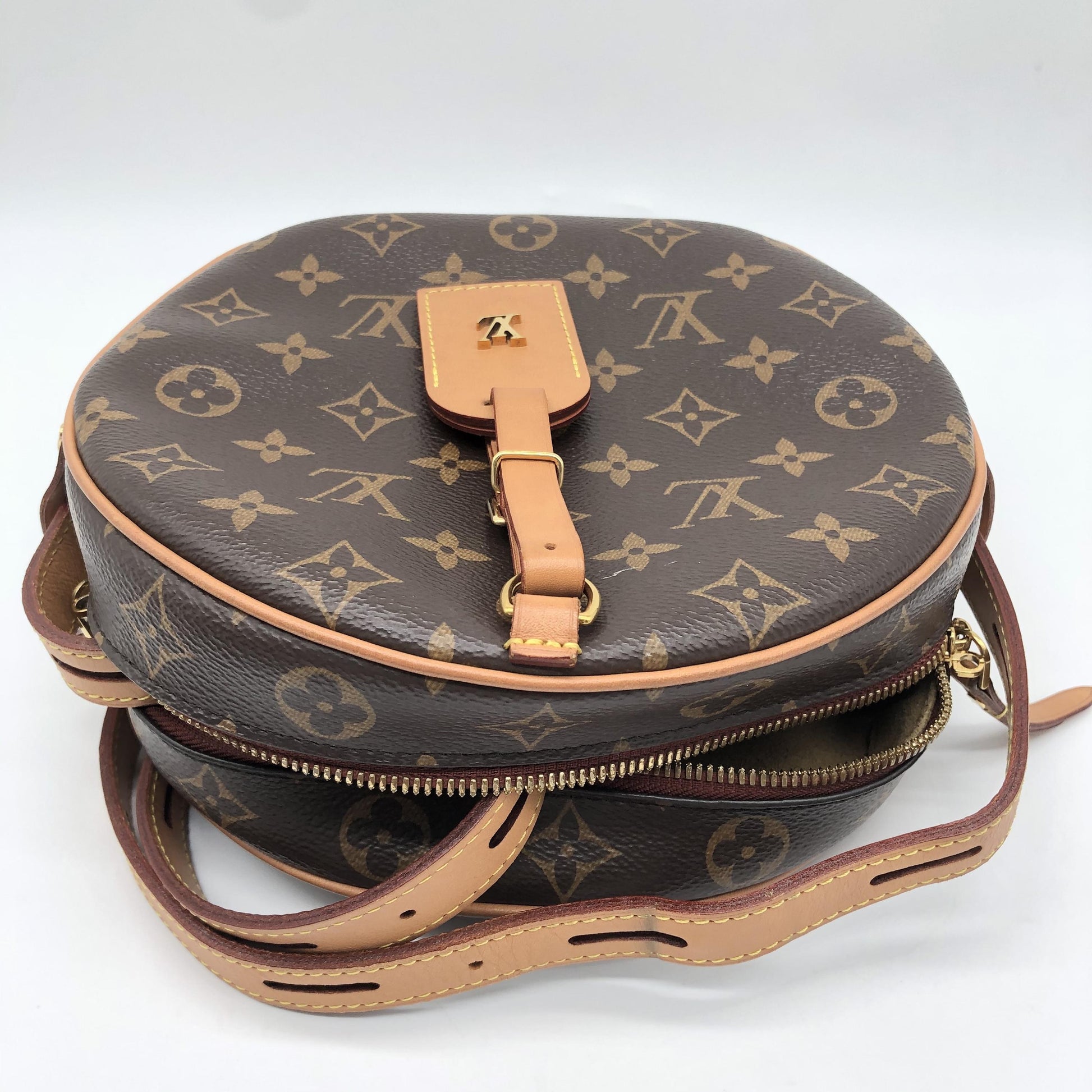Louis Vuitton Boite Chapeau Monogram Canvas, Brown, Canvas, Clutch