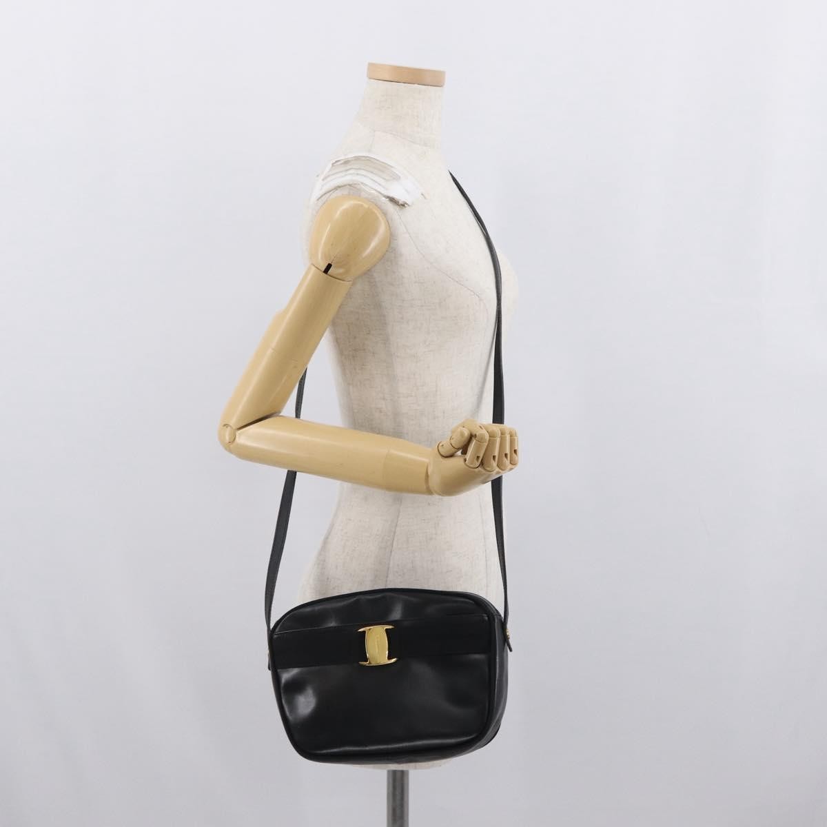 Salvatore Ferragamo Vara Bow camera Leather, Black, Leather, Shoulder Bag