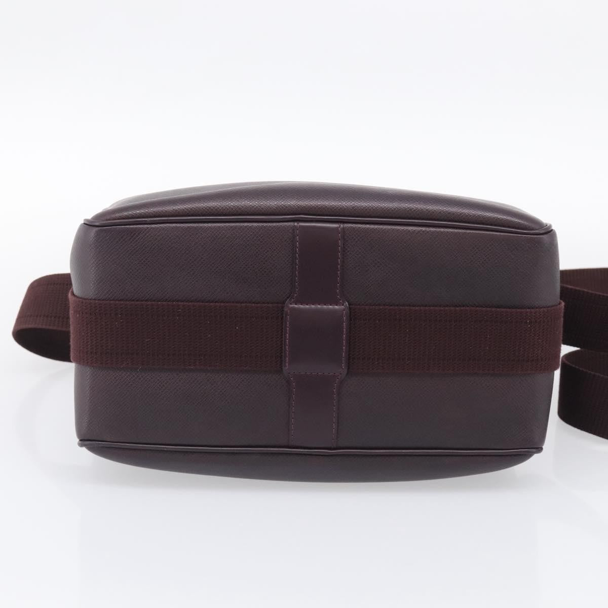 Louis Vuitton Reporter Taiga Leather, Burgundy, Leather, Shoulder Bag