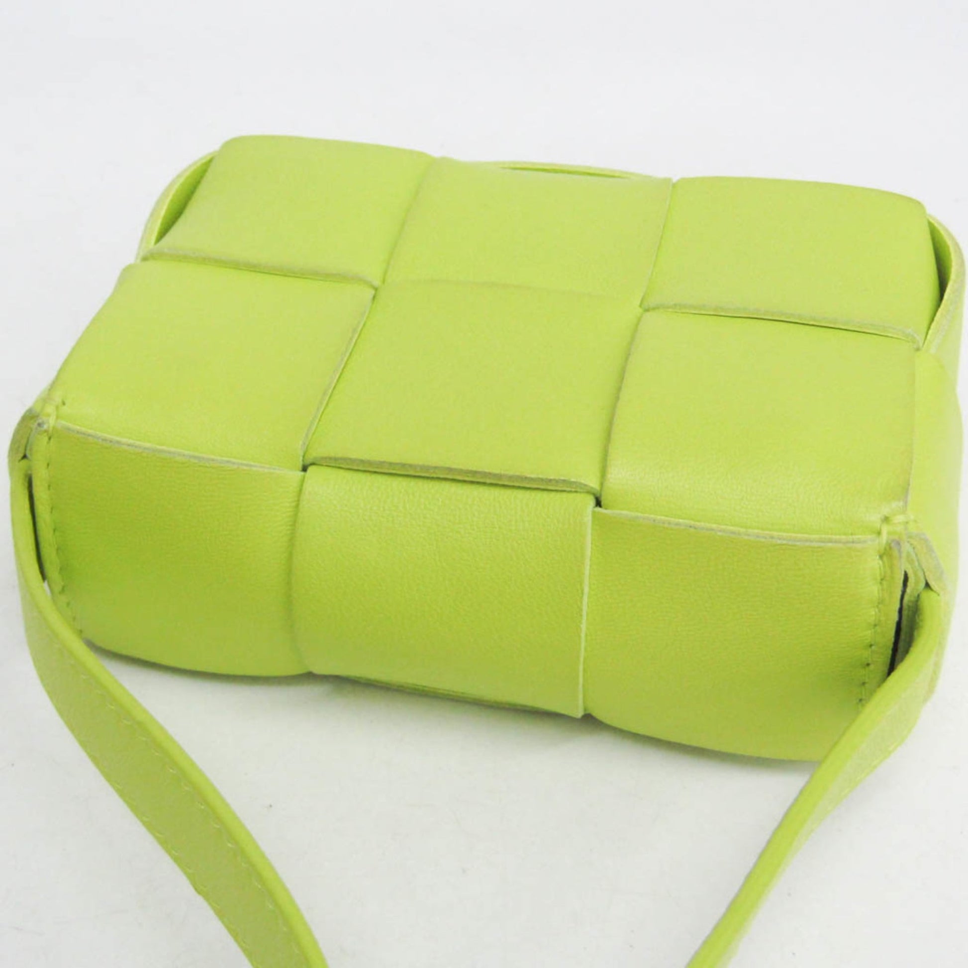 Bottega Veneta Cassette Maxi Intrecciato Leather, Green, Leather, Clutch