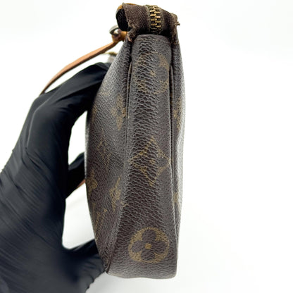 Louis Vuitton Louis Vuitton Monogramme Pochette Monogramme Canvas, Brown, Canvas, Clutch