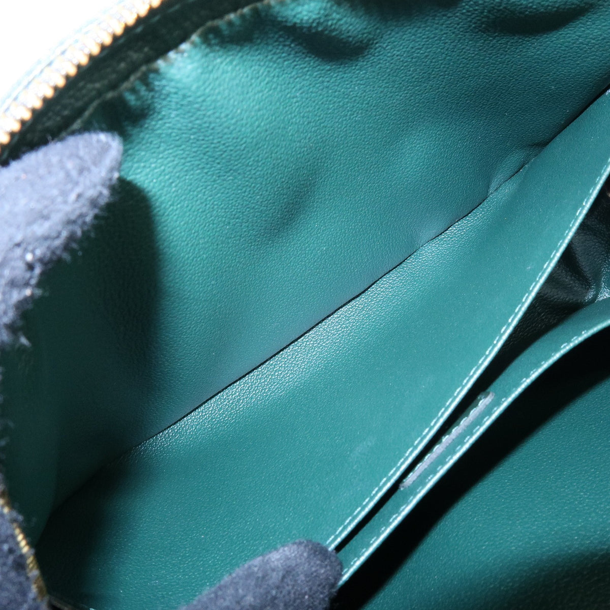 Louis Vuitton Toiletry Pouch Taiga Leather, Green, Leather, Clutch