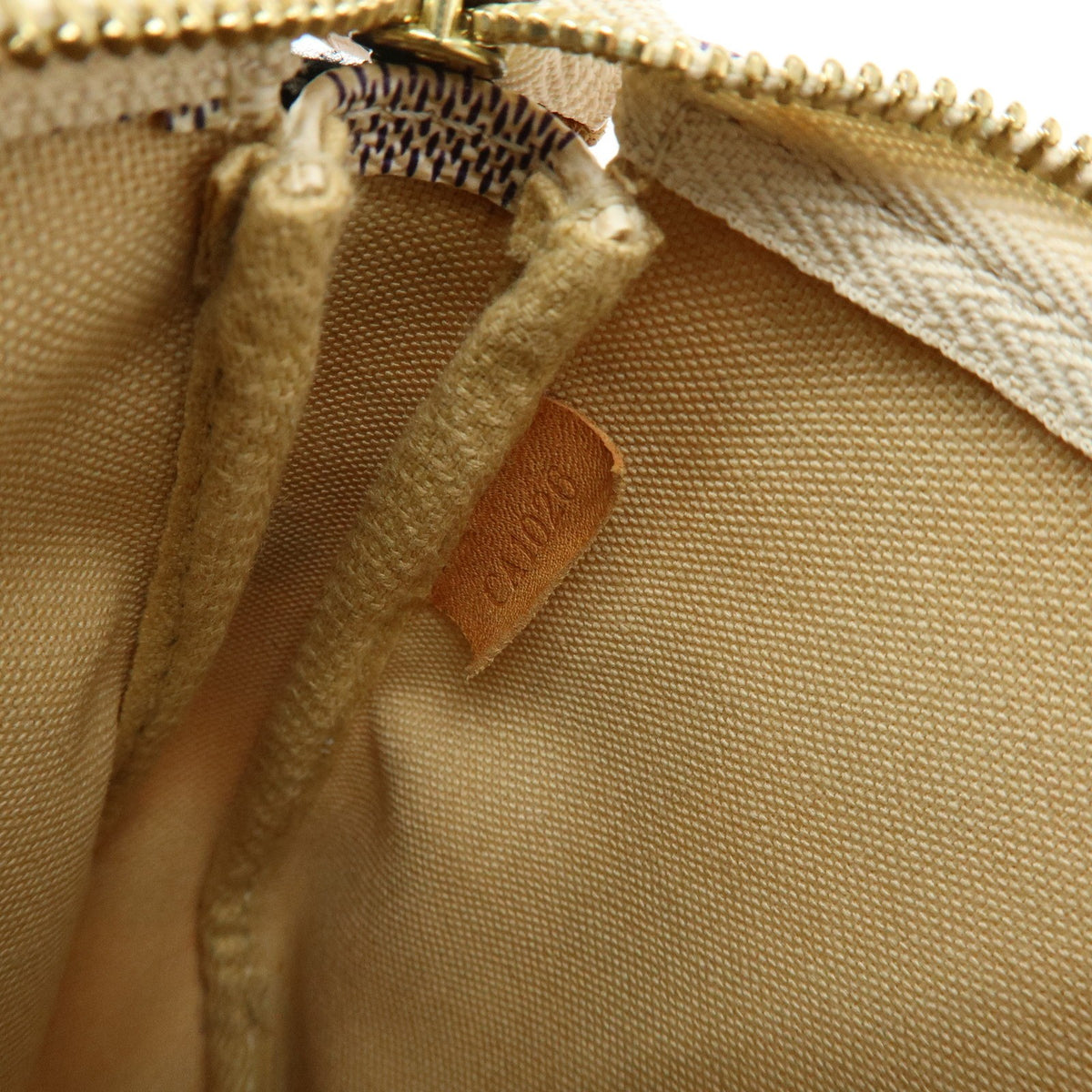 Louis Vuitton Pochette Accessoires Damier, White, Canvas, Clutch
