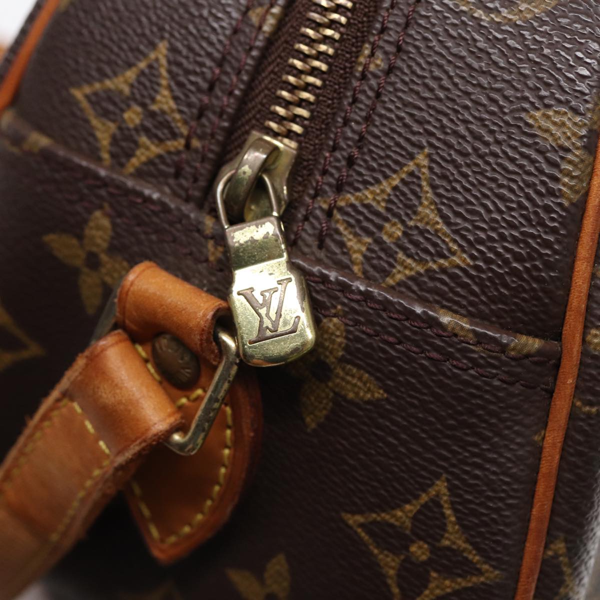 Louis Vuitton Besace, Brown, Canvas, shoulder