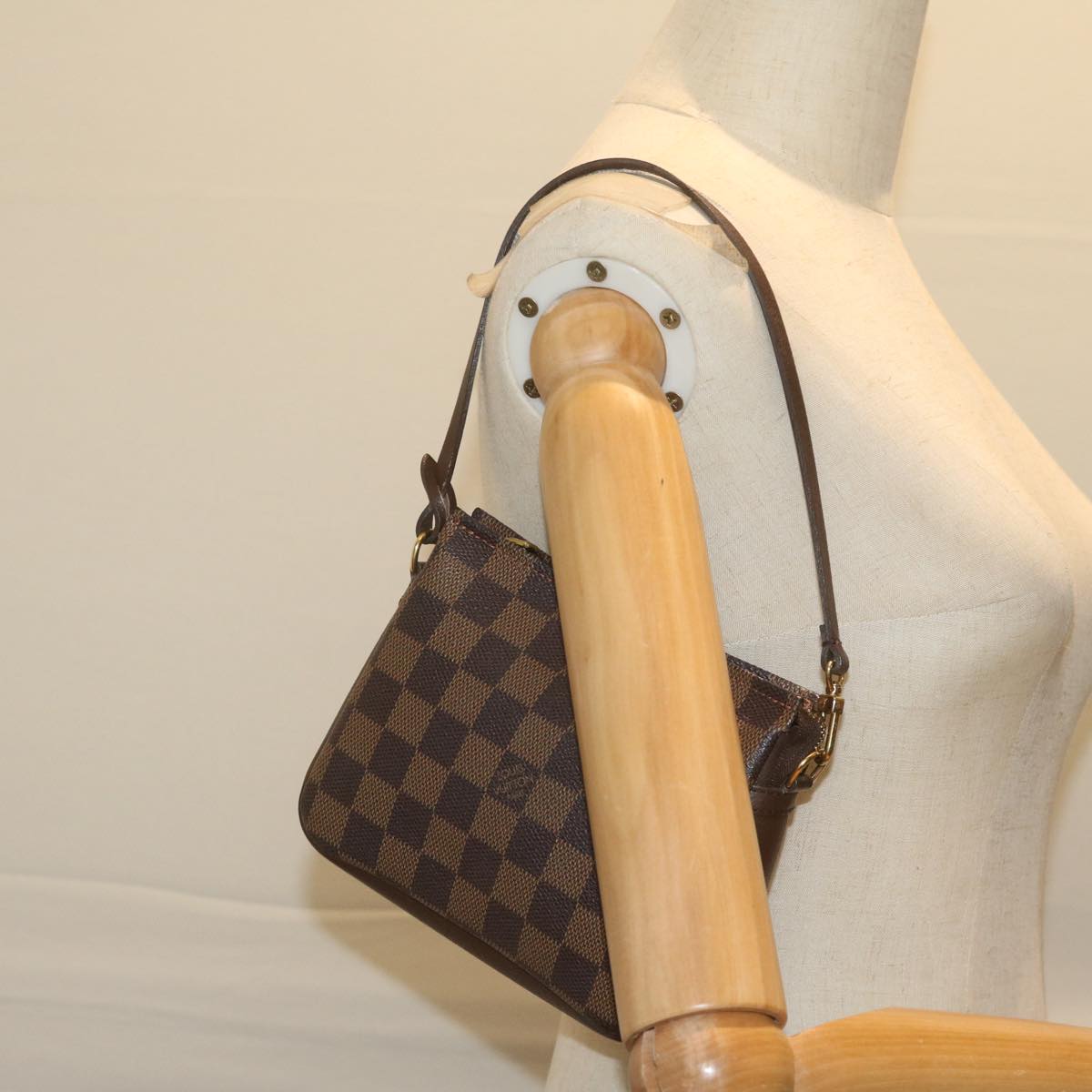 Louis Vuitton Cosmetic pouch, Brown, Canvas, clutch