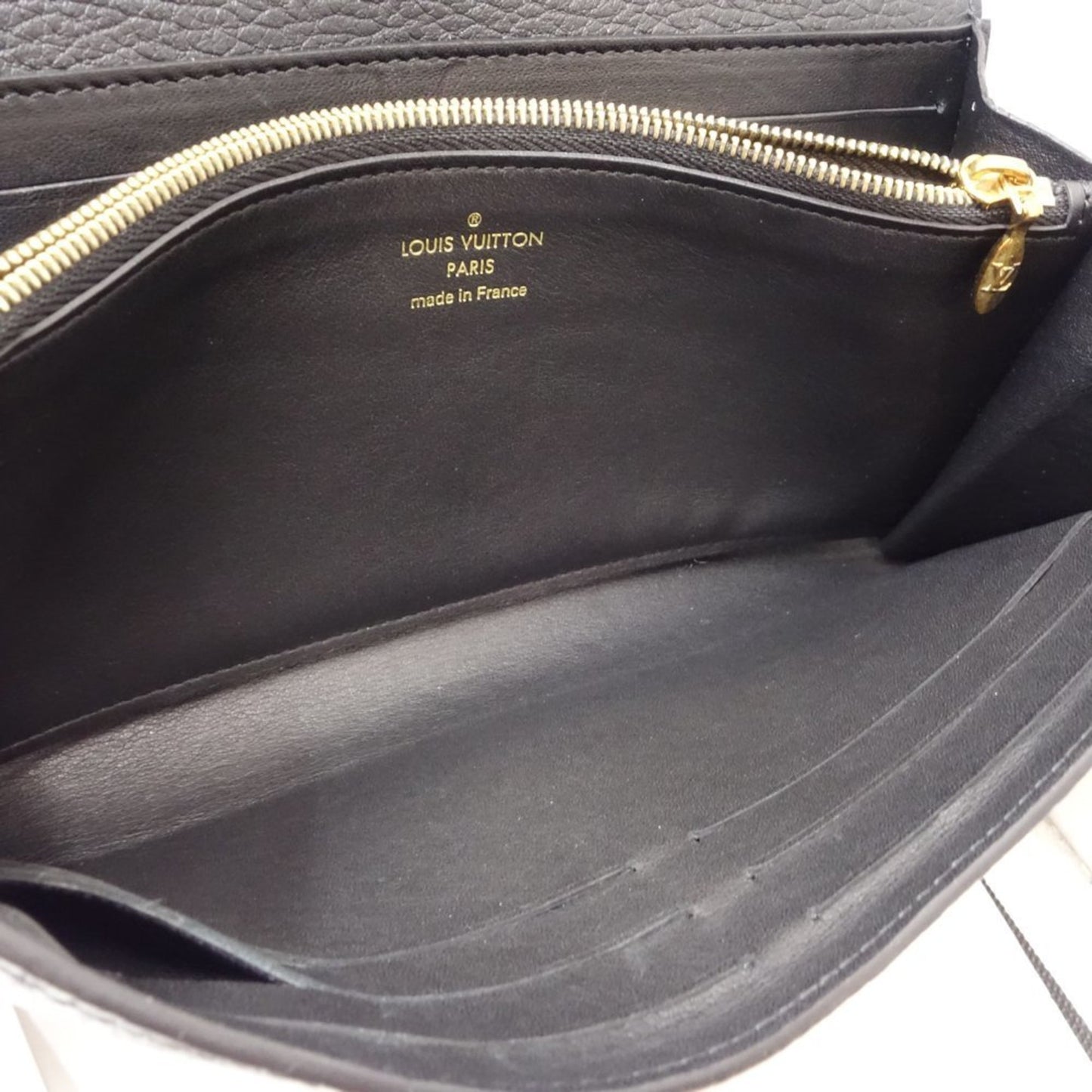 Louis Vuitton Capucines, Black, Leather, wallet