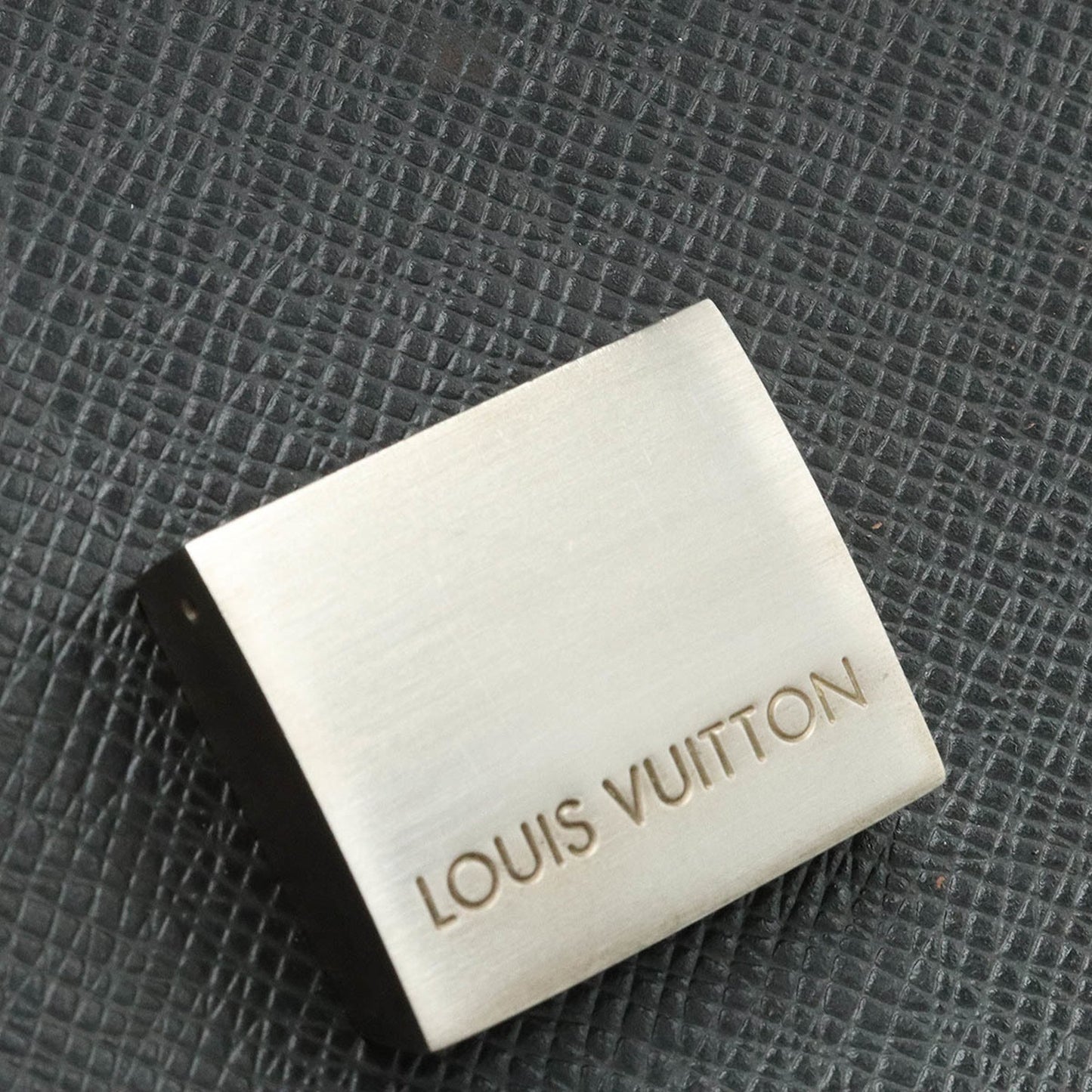 Louis Vuitton Taiga, Black, Leather, clutch