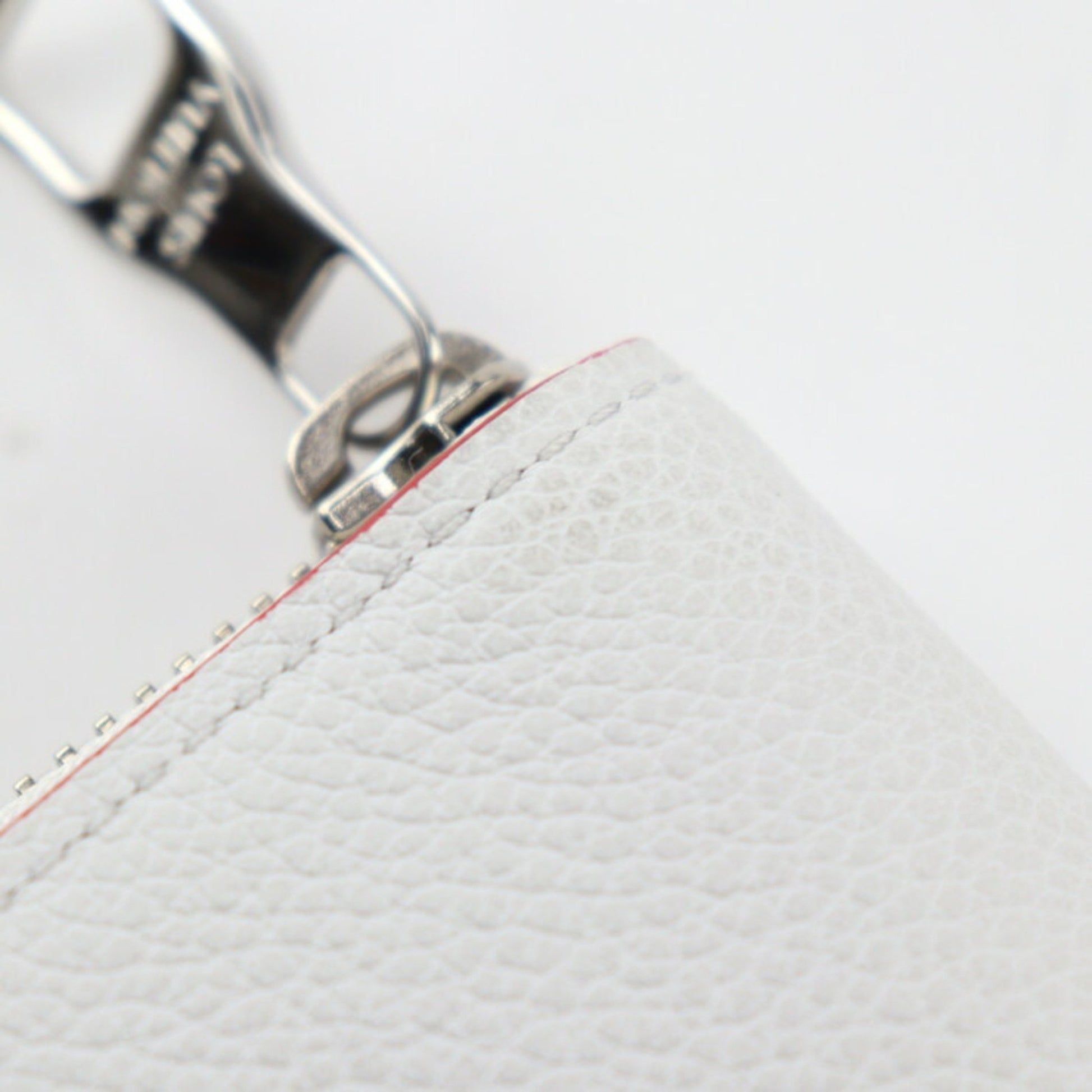 Louis Vuitton Zippy Wallet Vertical, White, Leather, wallet