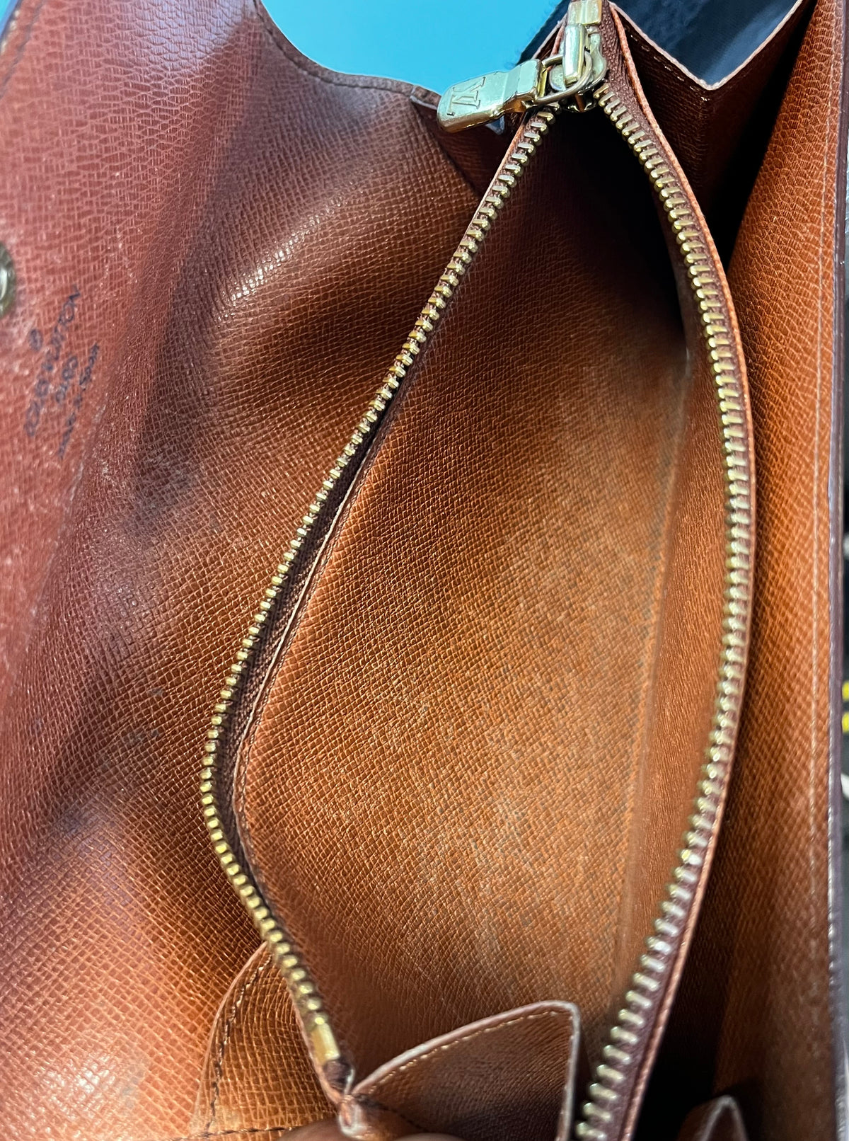 Louis Vuitton Sarah Monogram Canvas, Brown, Canvas, Clutch