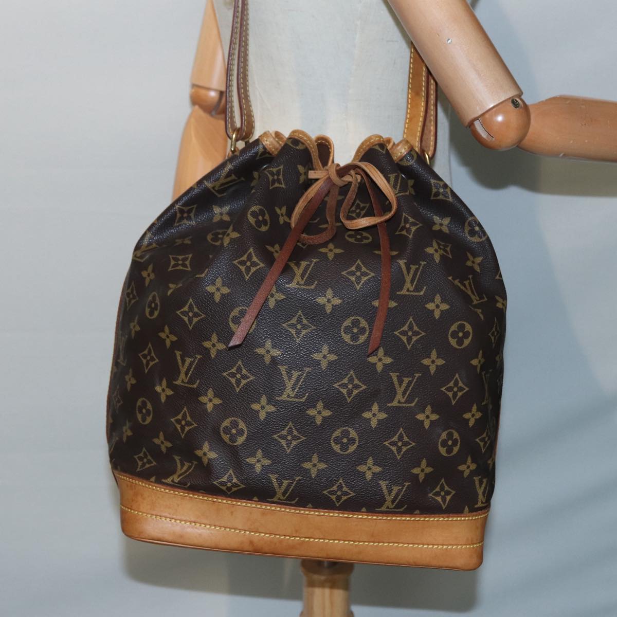 Louis Vuitton Noe, Brown, Canvas, shoulder