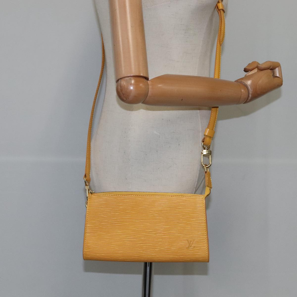 Louis Vuitton Pochette Accessoire, Yellow, Leather, clutch