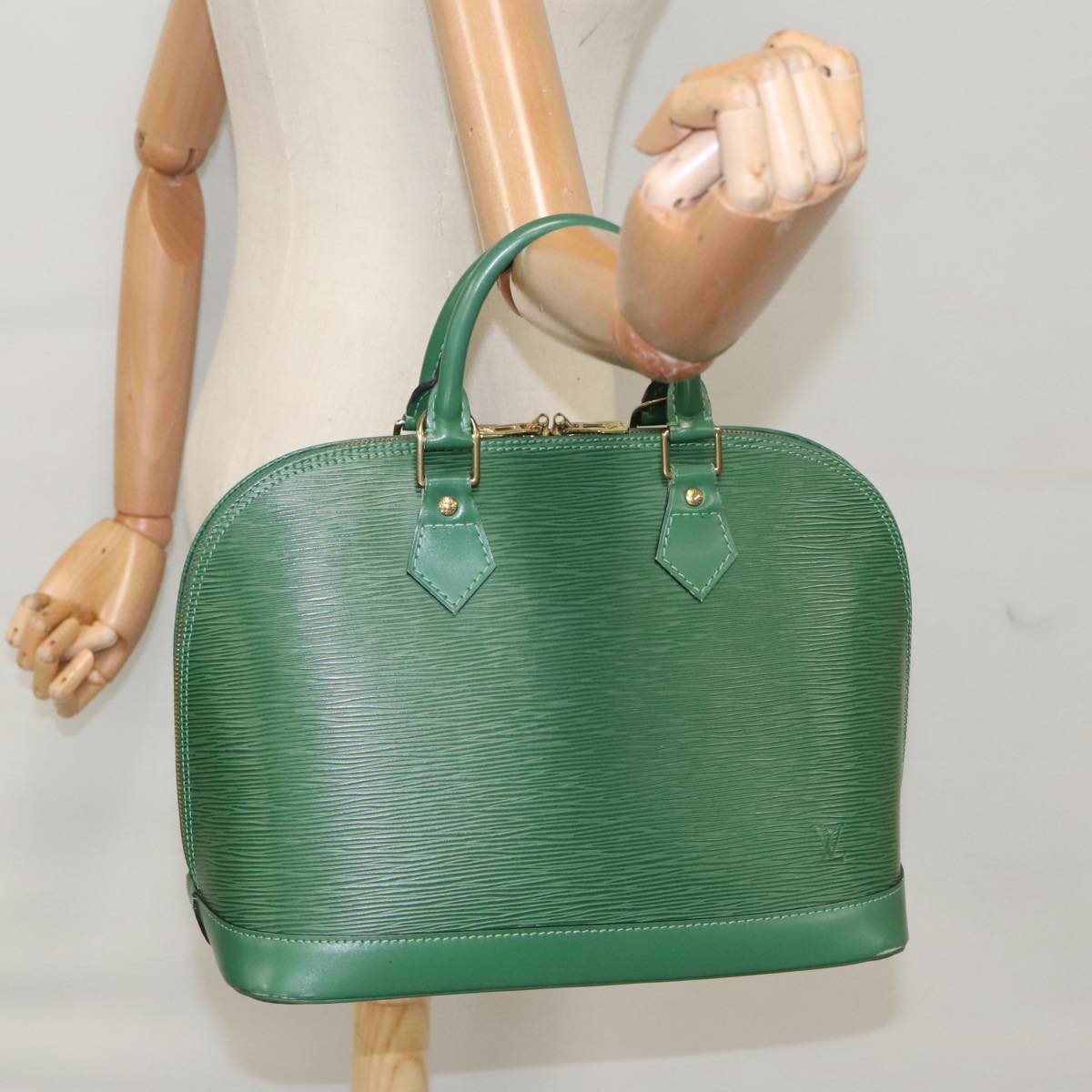 Louis Vuitton Alma, Green, Leather, handbag