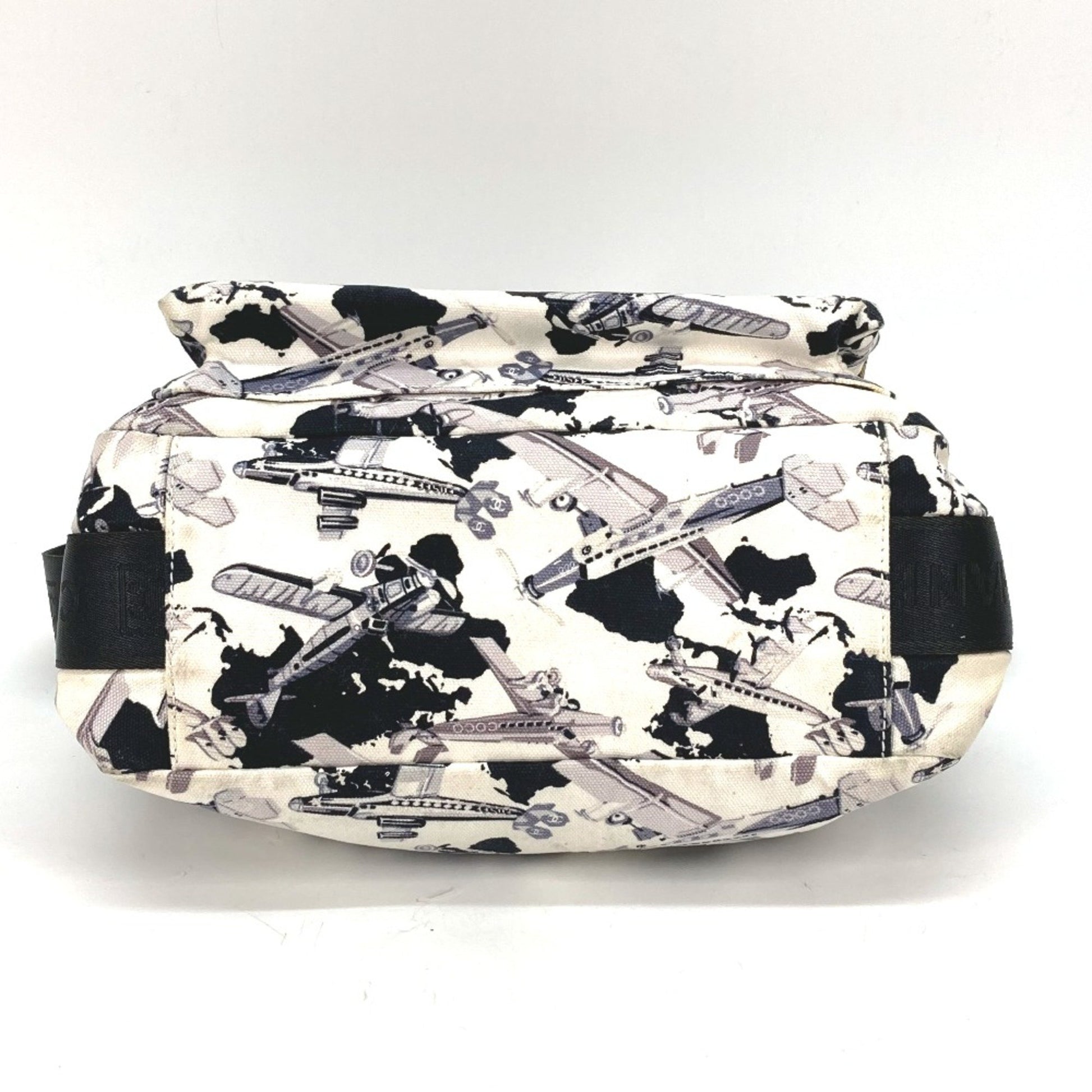 Chanel Shoulder bag, Multicolour, Canvas, shoulder