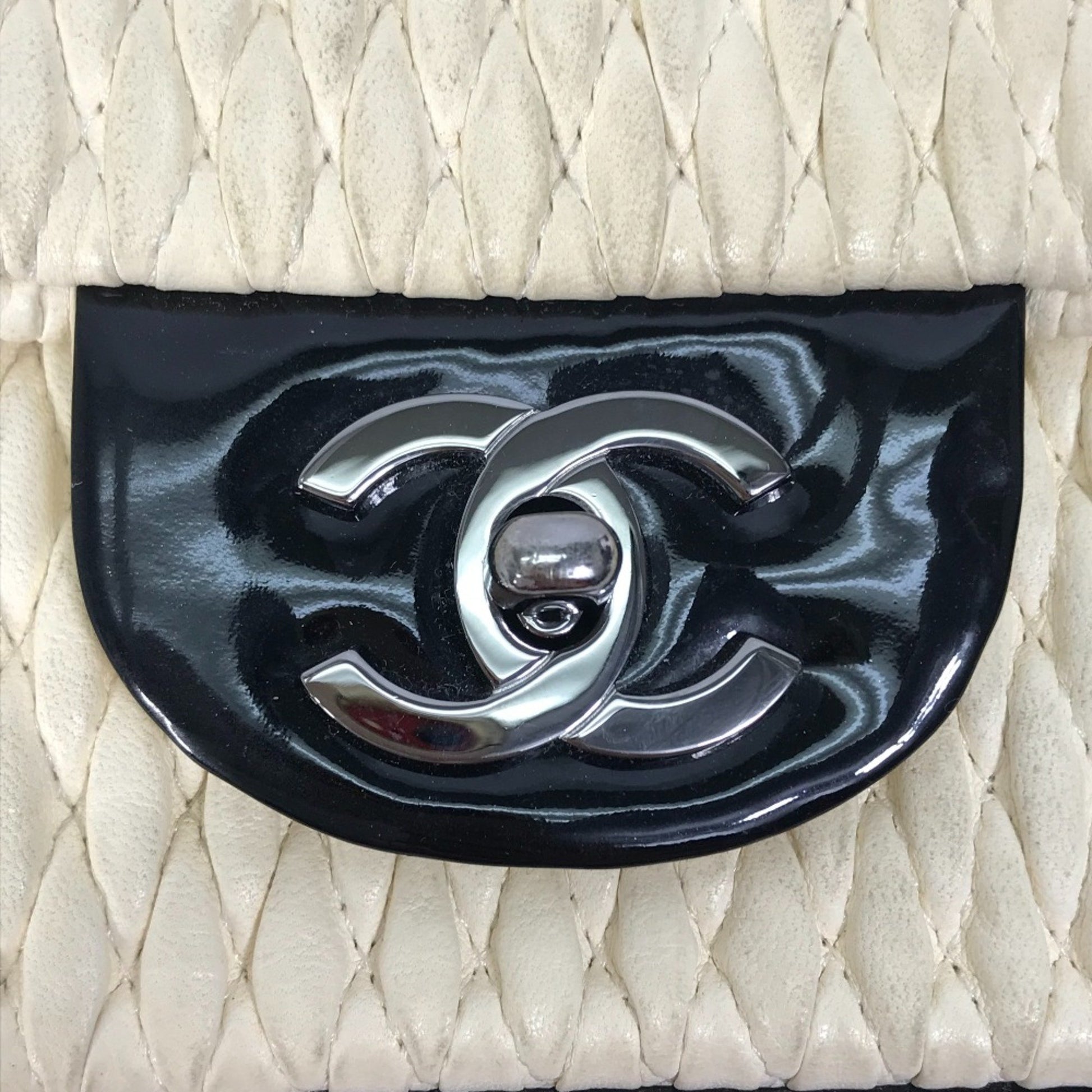 Chanel Timeless, White, Leather, shoulder