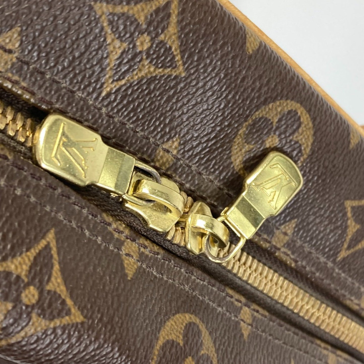 Louis Vuitton Excentri cité, Brown, Canvas, handbag