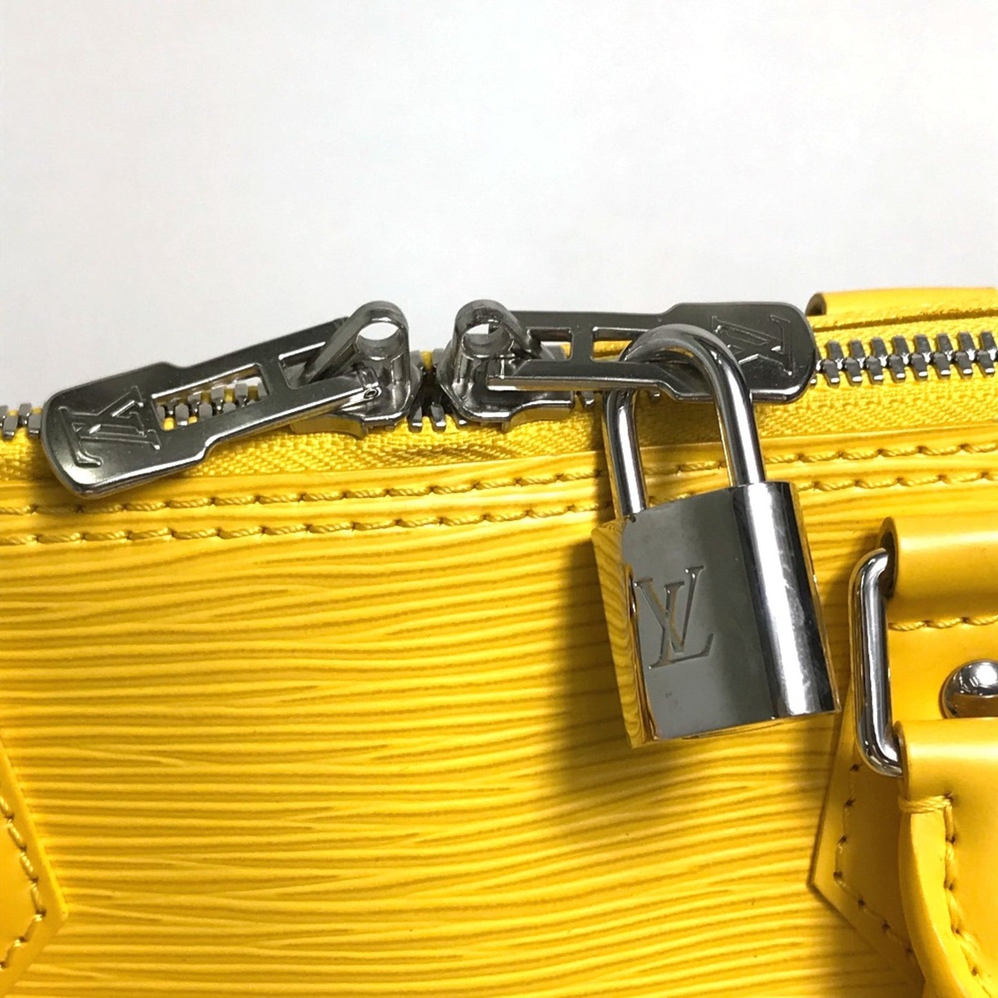 Louis Vuitton Alma, Yellow, Leather, handbag