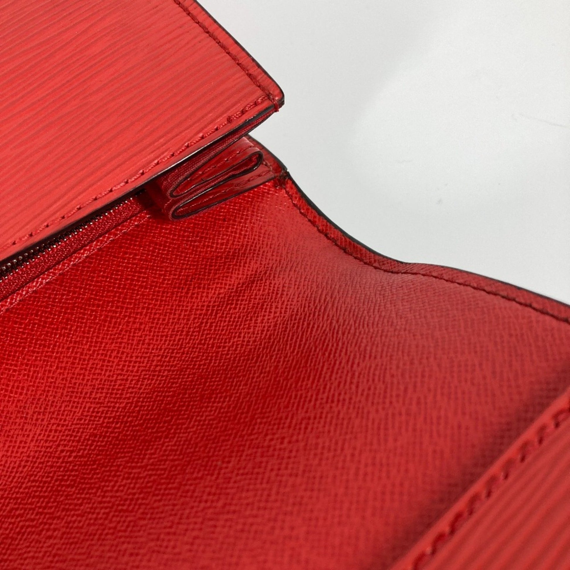 Louis Vuitton Cléry, Red, Leather, shoulder