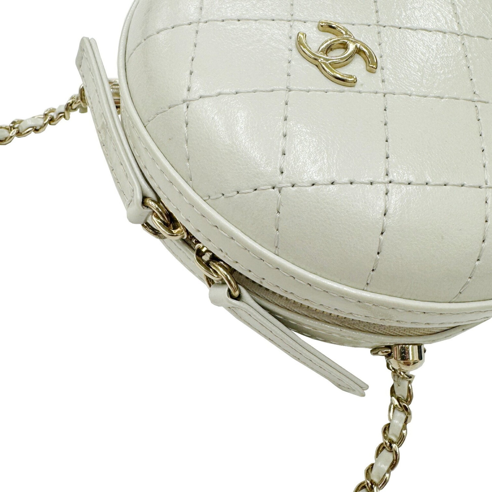 Chanel Matelassé, White, Leather, shoulder