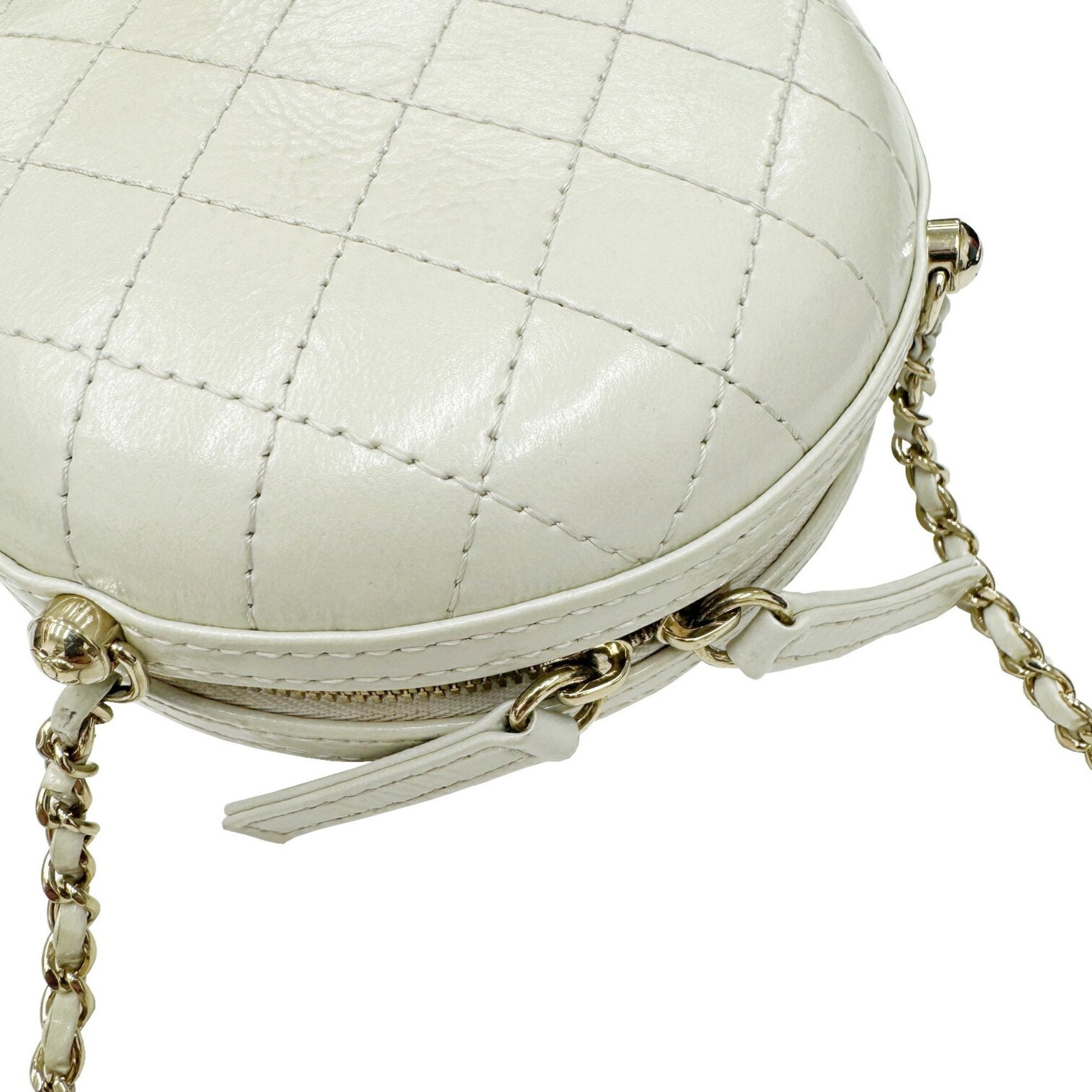 Chanel Matelassé, White, Leather, shoulder