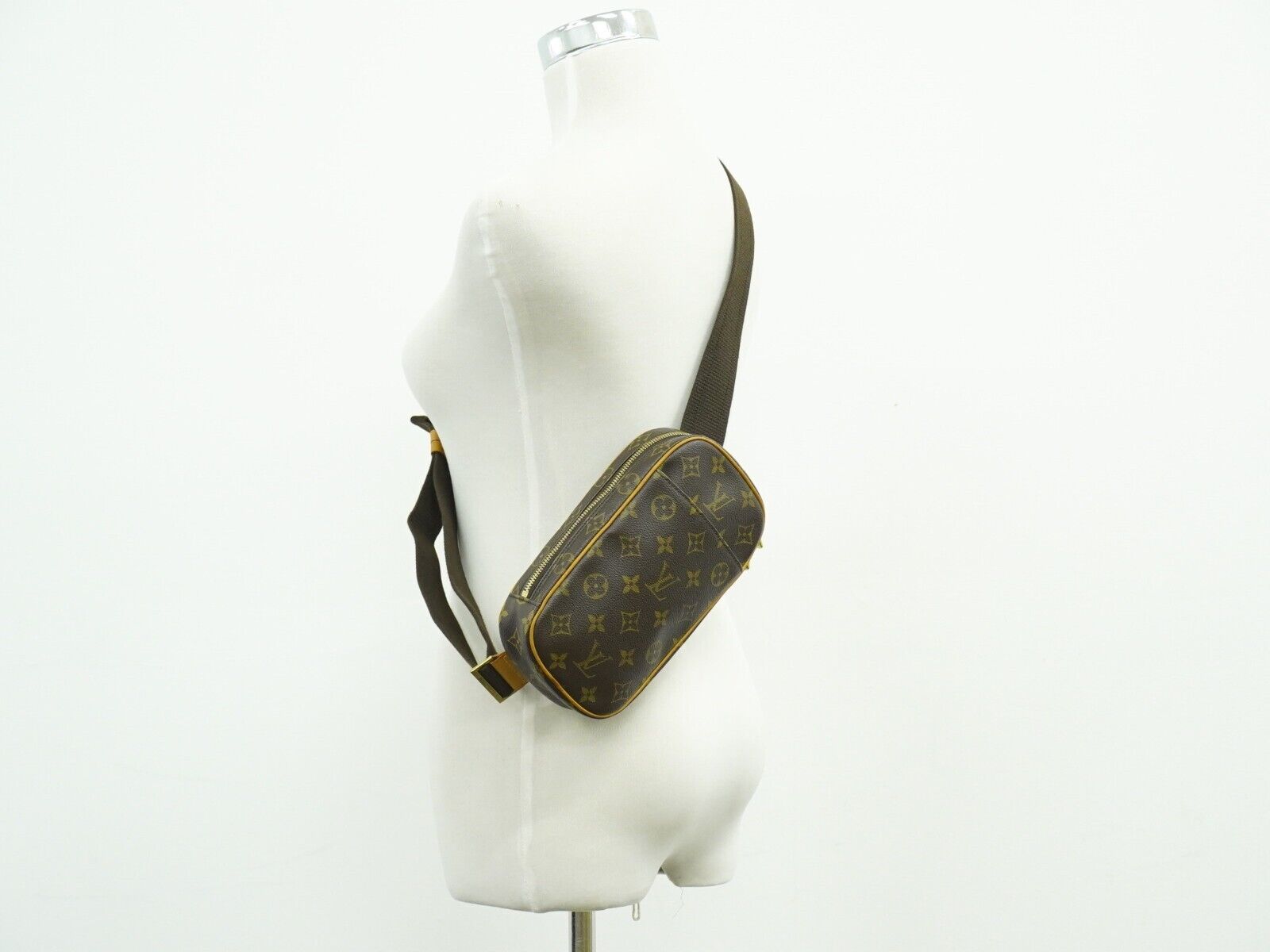 Louis Vuitton Pochette gange, Brown, Canvas, shoulder