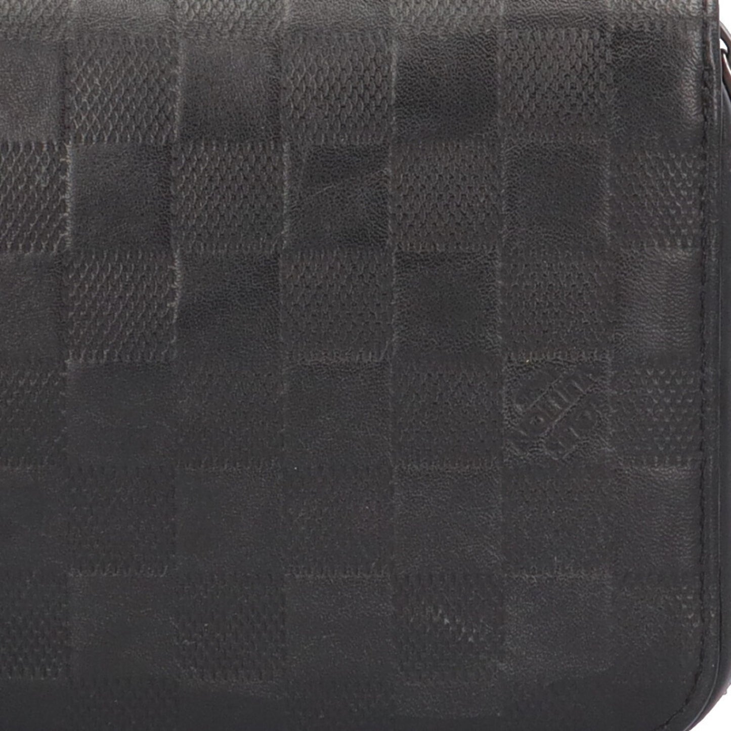 Louis Vuitton Zippy XL, Black, Leather, wallet