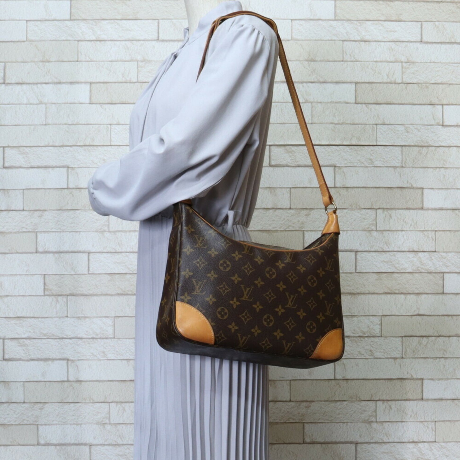 Louis Vuitton Boulogne, Brown, Canvas, shoulder