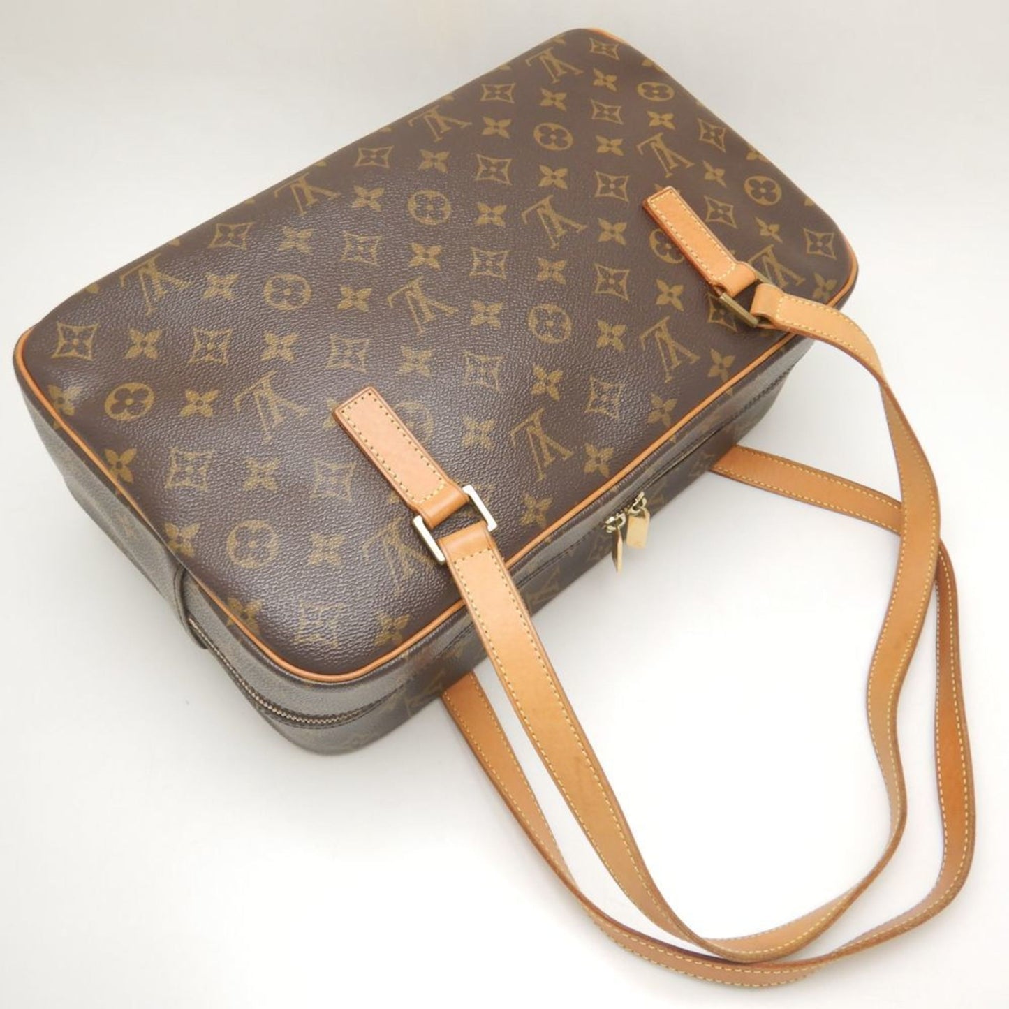 Louis Vuitton Cité, Brown, Canvas, shoulder