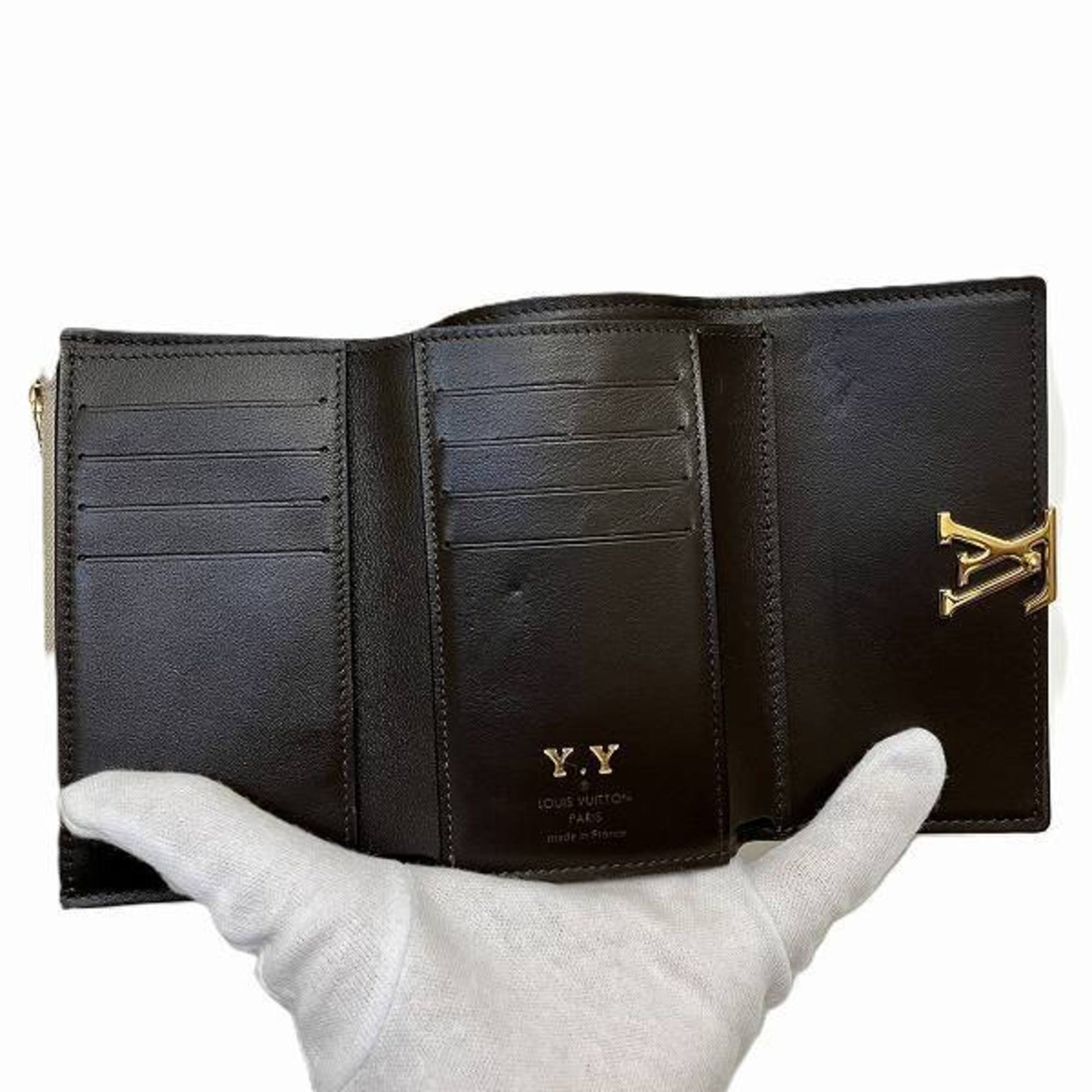 Louis Vuitton Capucines, Beige, Leather, wallet