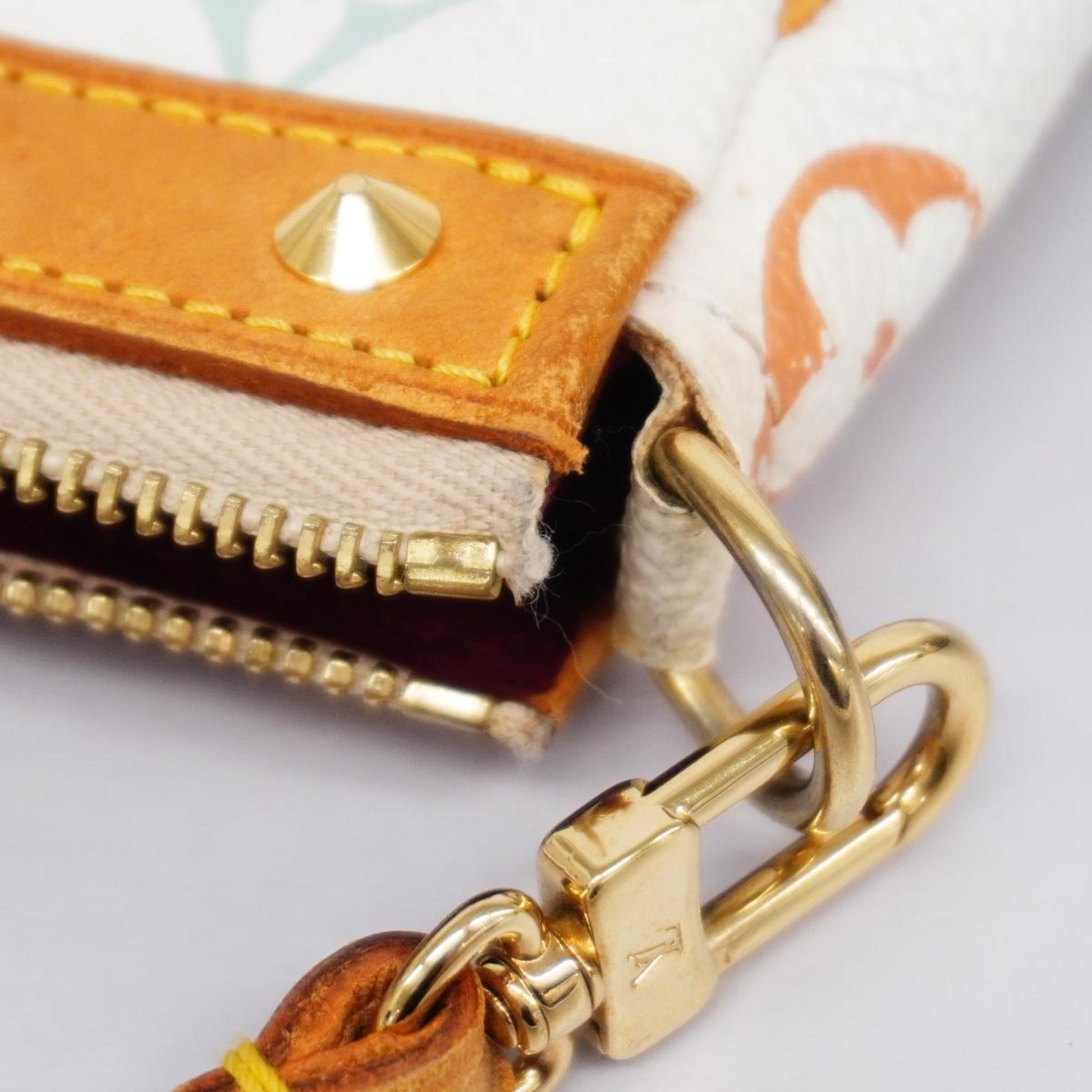 Louis Vuitton Pochette Accessoire, White, Canvas, clutch