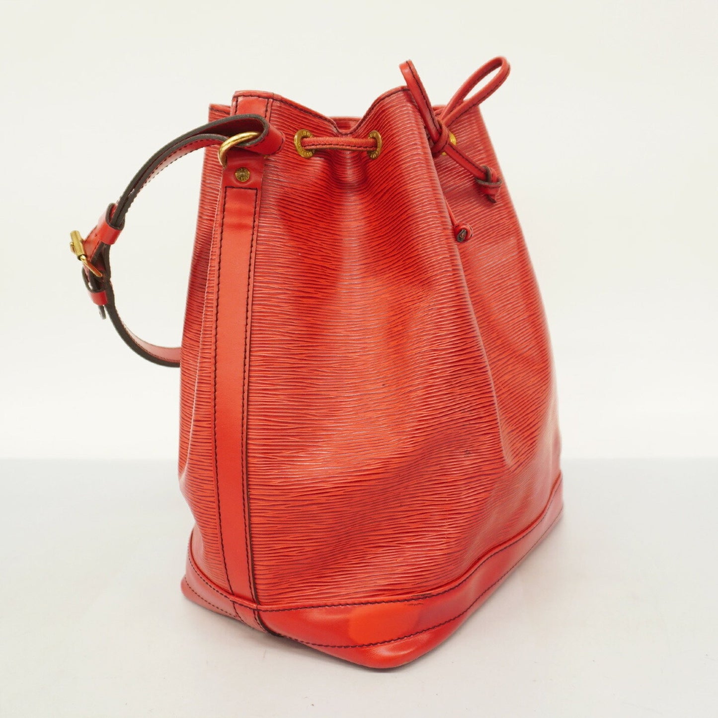 Louis Vuitton Noé, Red, Leather, shoulder