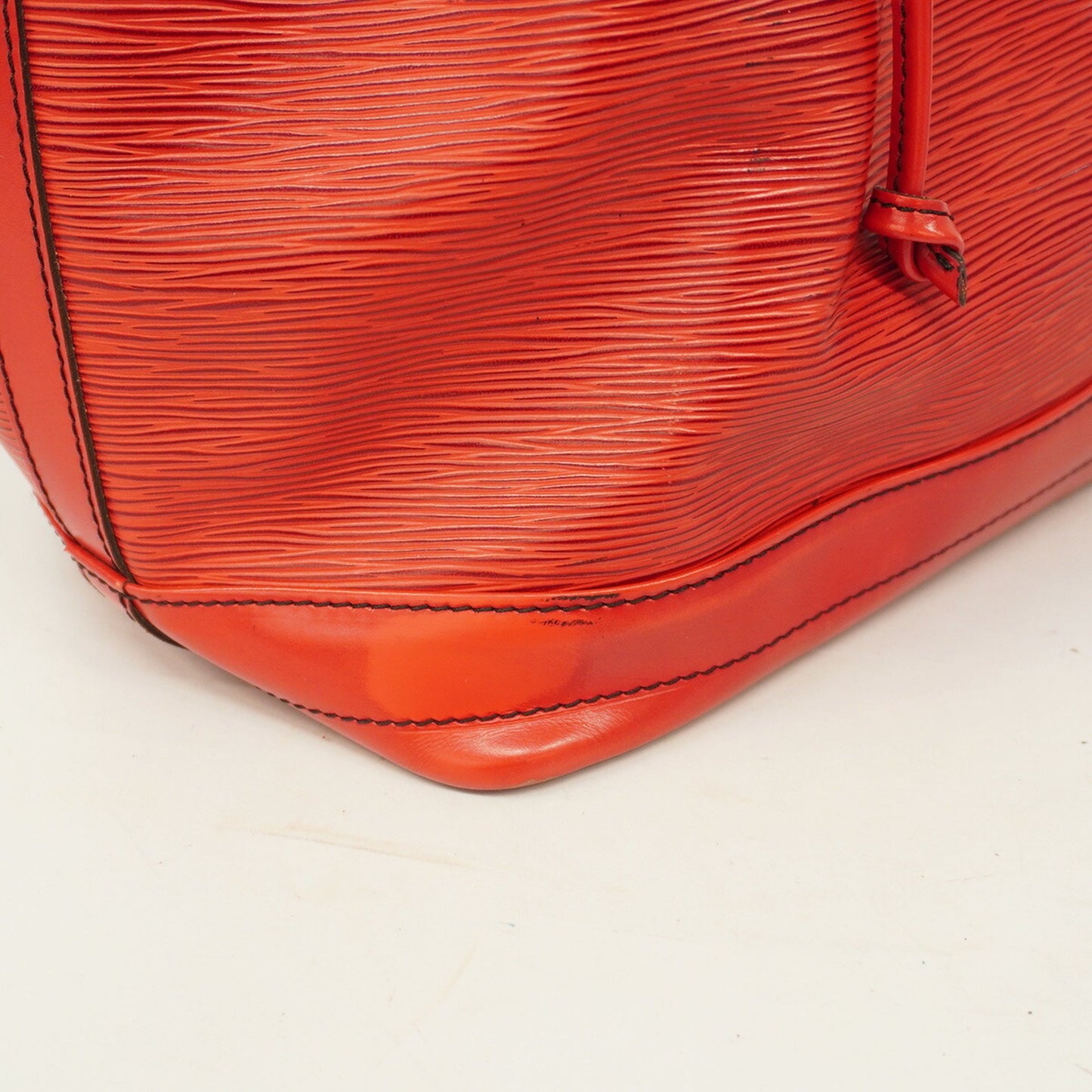 Louis Vuitton Noé, Red, Leather, shoulder