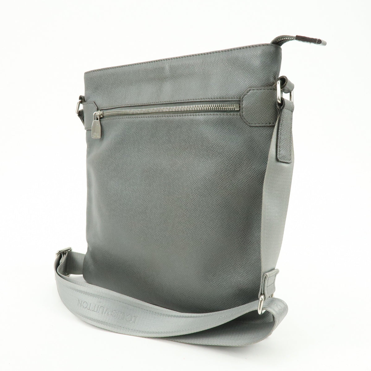 Louis Vuitton Sasha Taiga Leather, Gray, Leather, Handbag