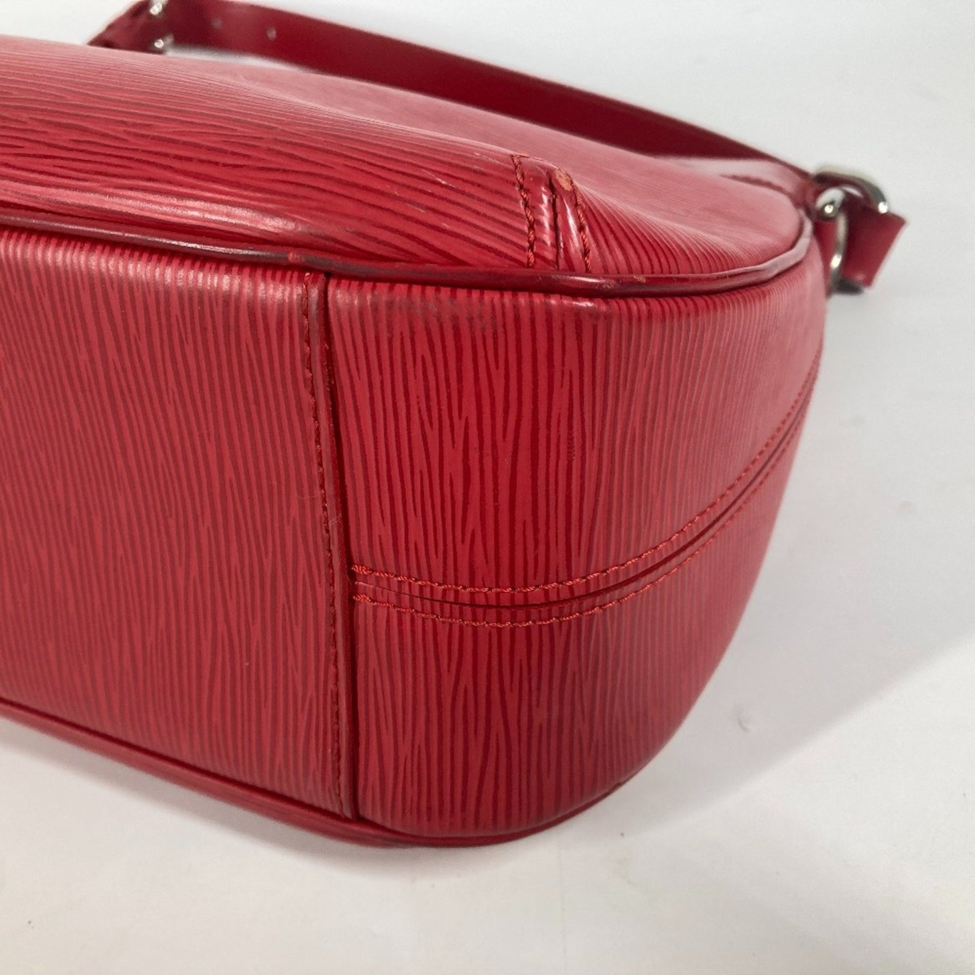 Louis Vuitton Turenne, Red, Leather, shoulder