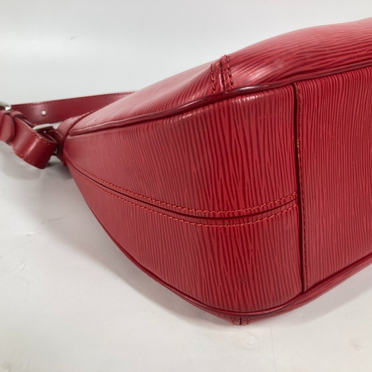 Louis Vuitton Turenne, Red, Leather, shoulder