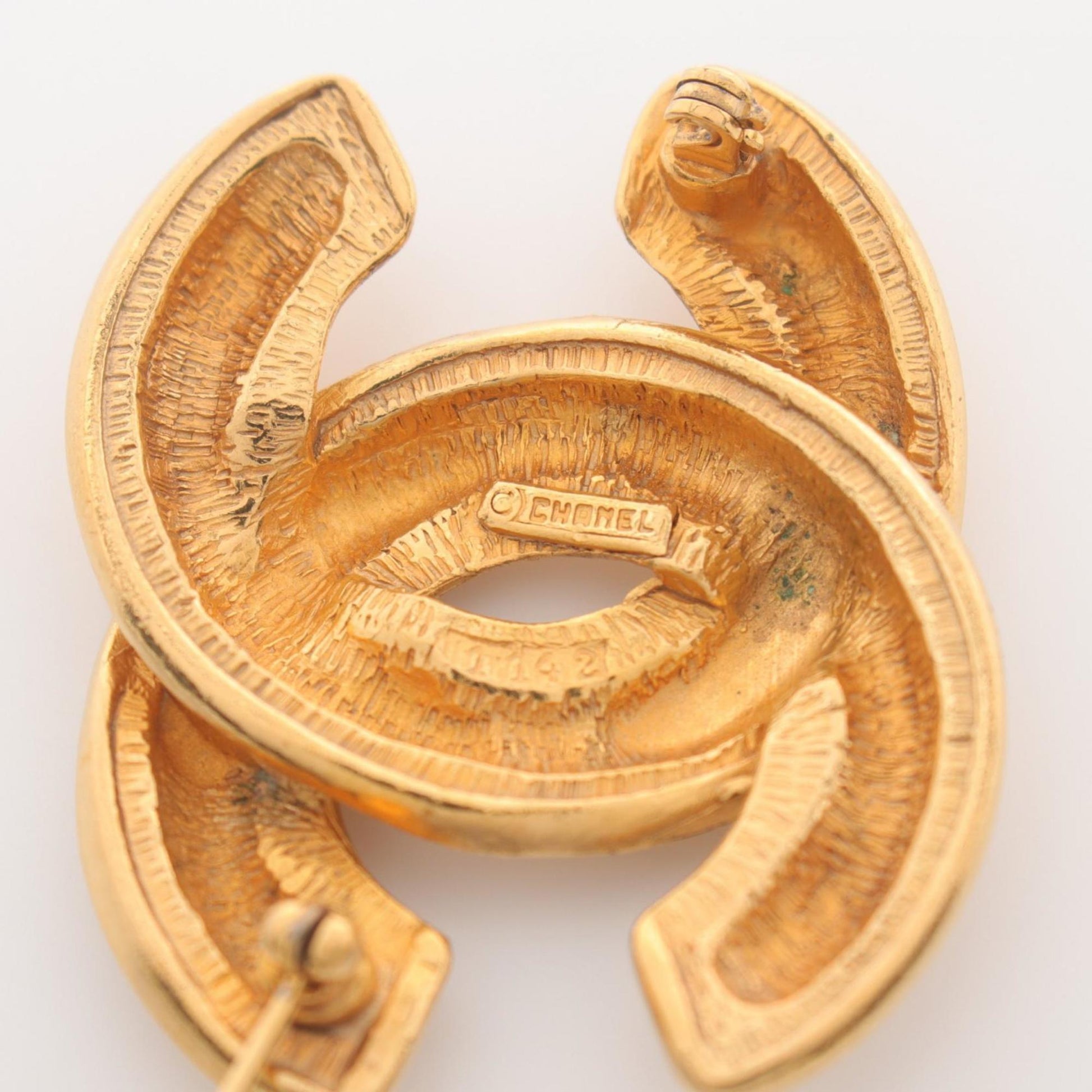 Chanel Matelassé, Gold, Gold Plated, brooch