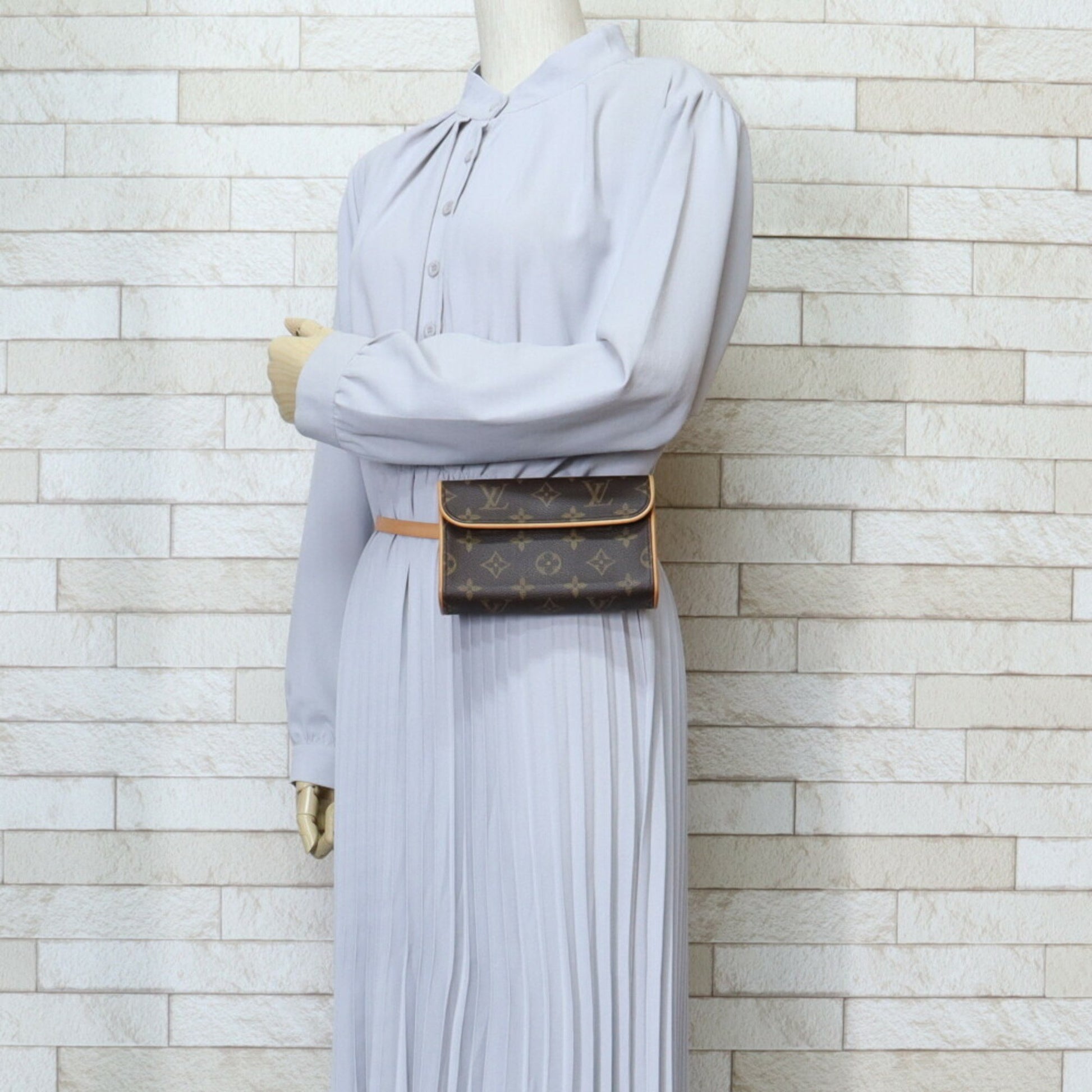Louis Vuitton Florentine, Brown, Canvas, clutch