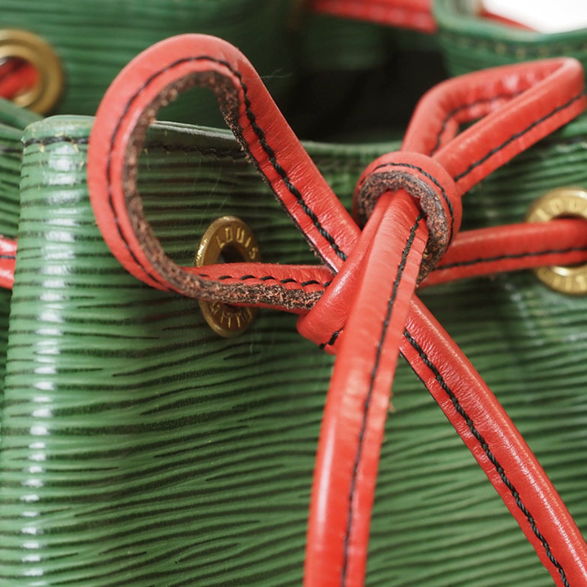 Louis Vuitton Petit Noé, Green, Leather, shoulder