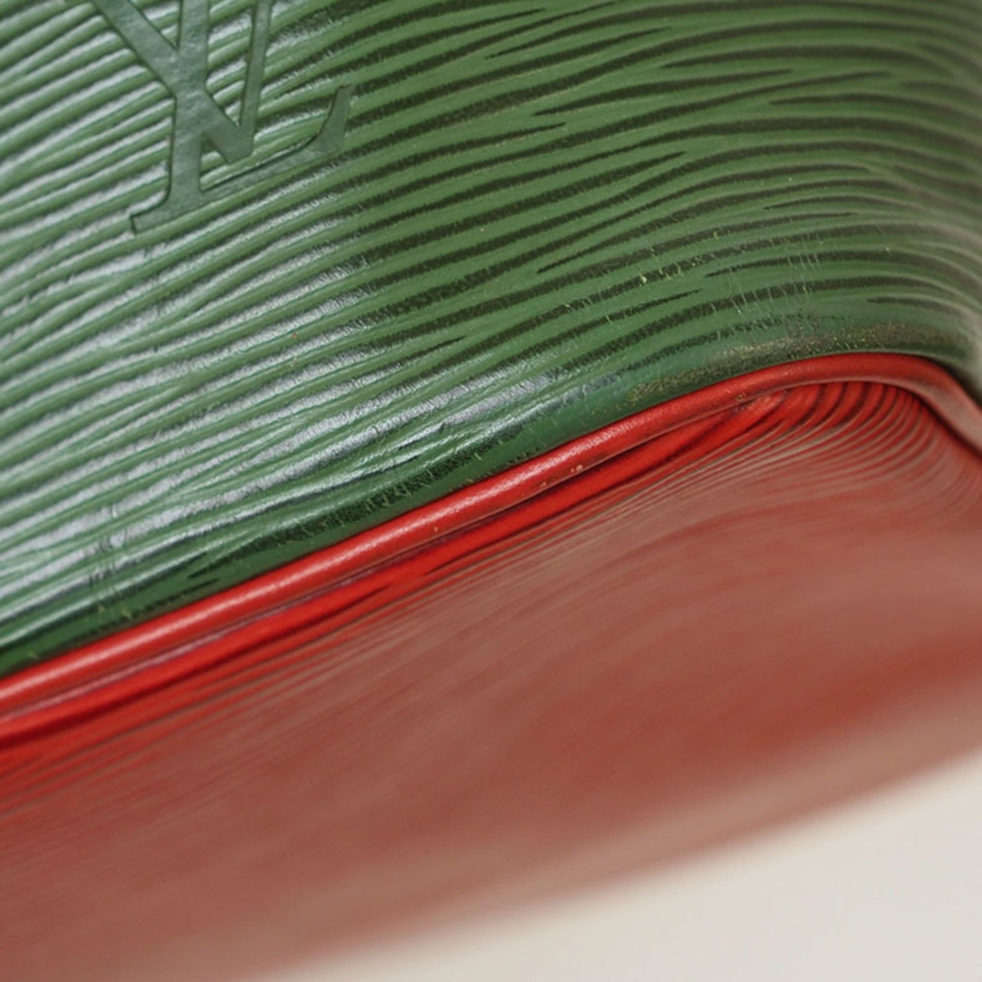 Louis Vuitton Petit Noé, Green, Leather, shoulder