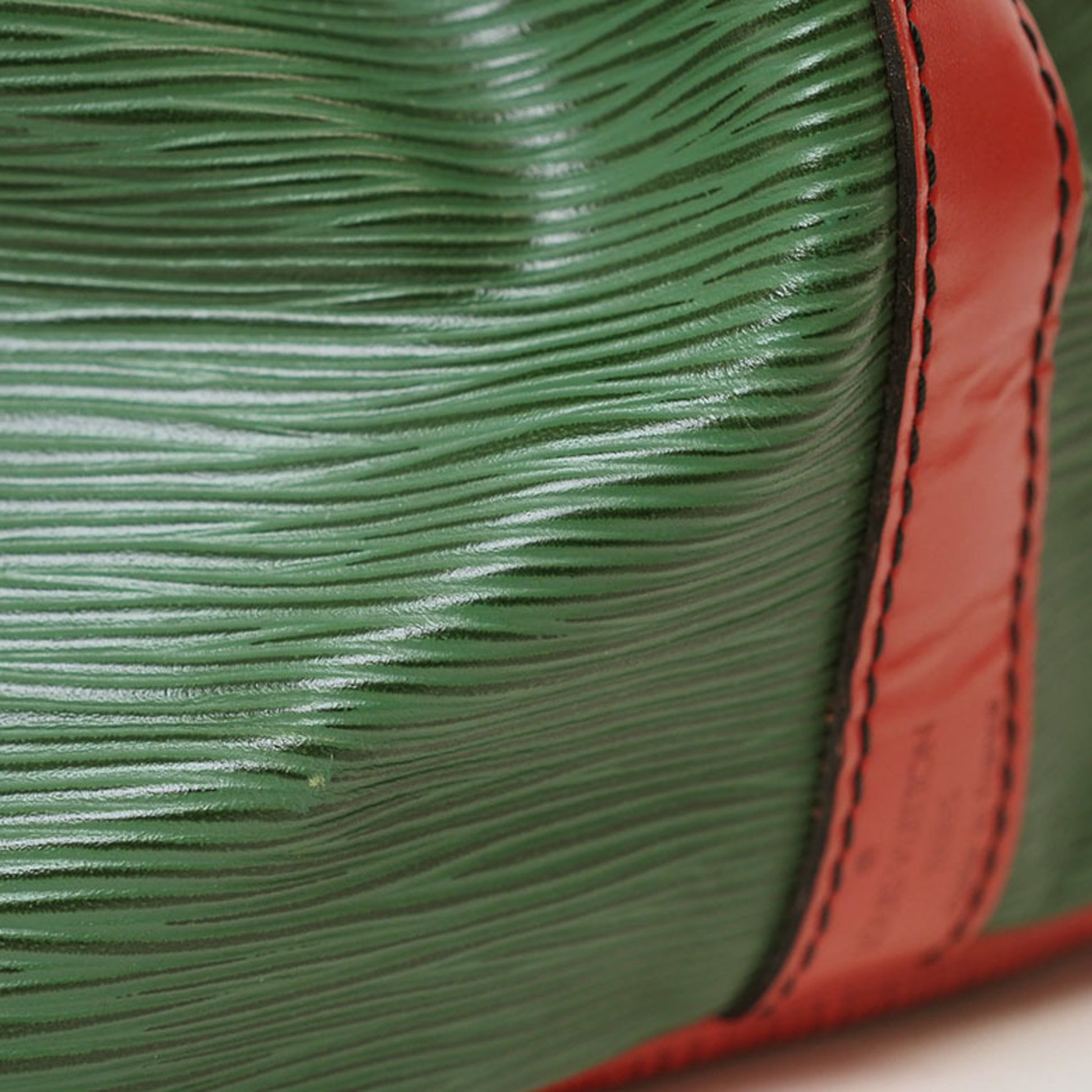 Louis Vuitton Petit Noé, Green, Leather, shoulder