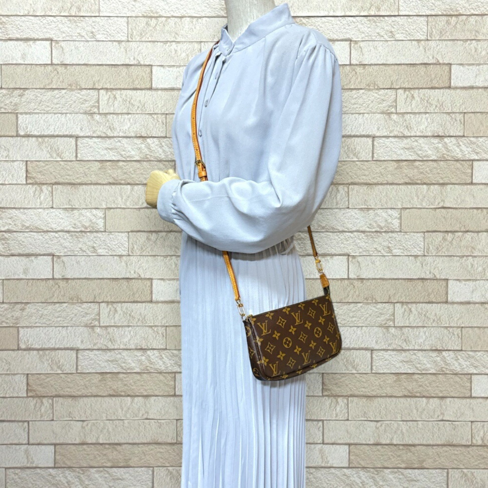 Louis Vuitton Pochette Accessoire, Brown, Canvas, clutch