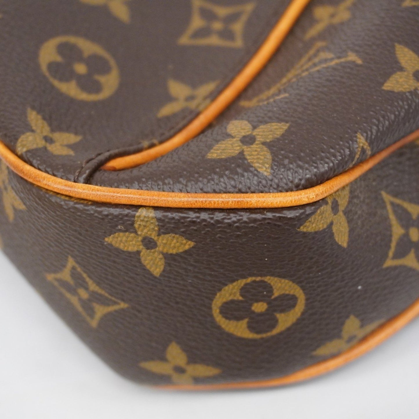 Louis Vuitton Thames, Brown, Canvas, shoulder